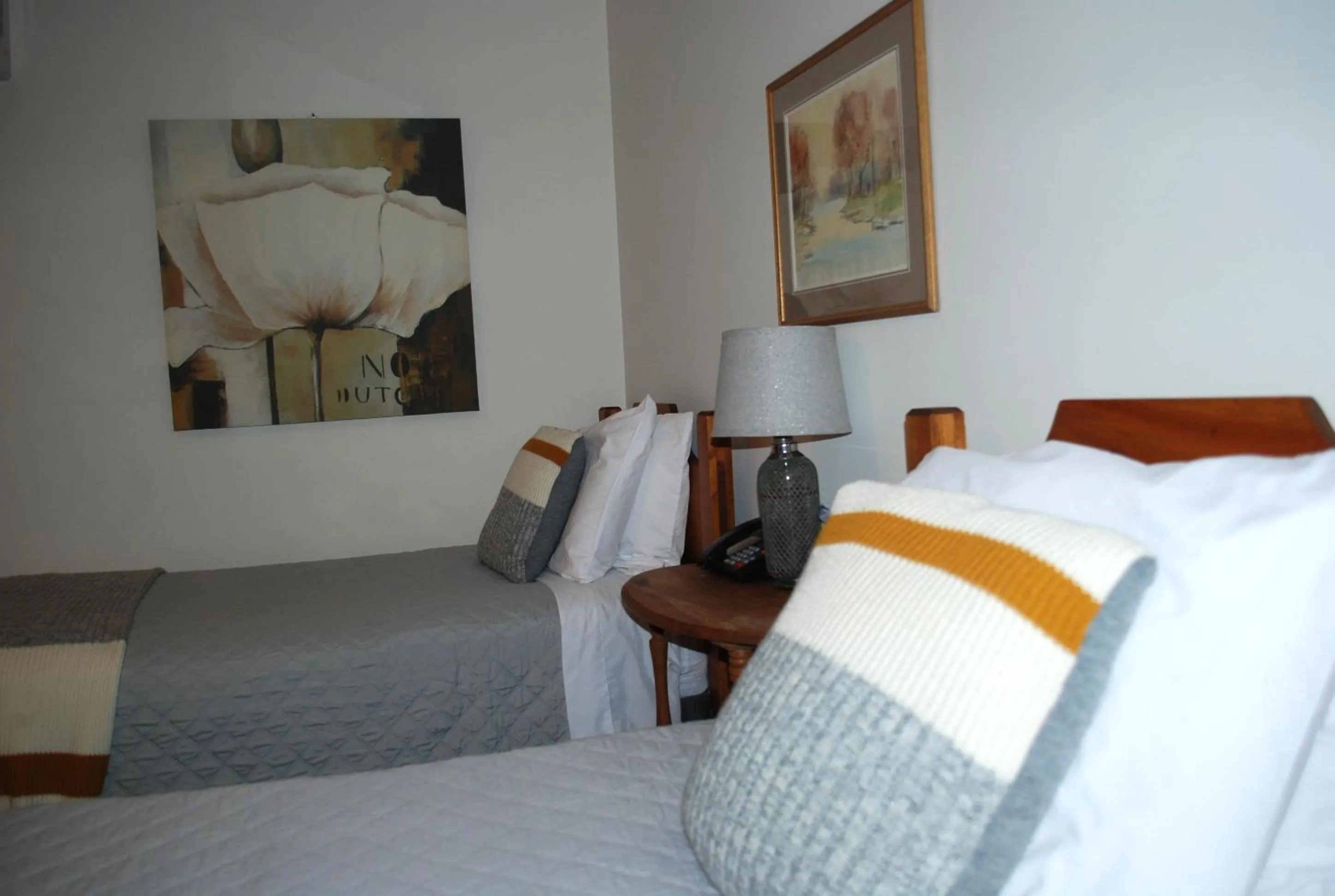 Standard Twin Room - single occupancy in AUBERGE Knowlton