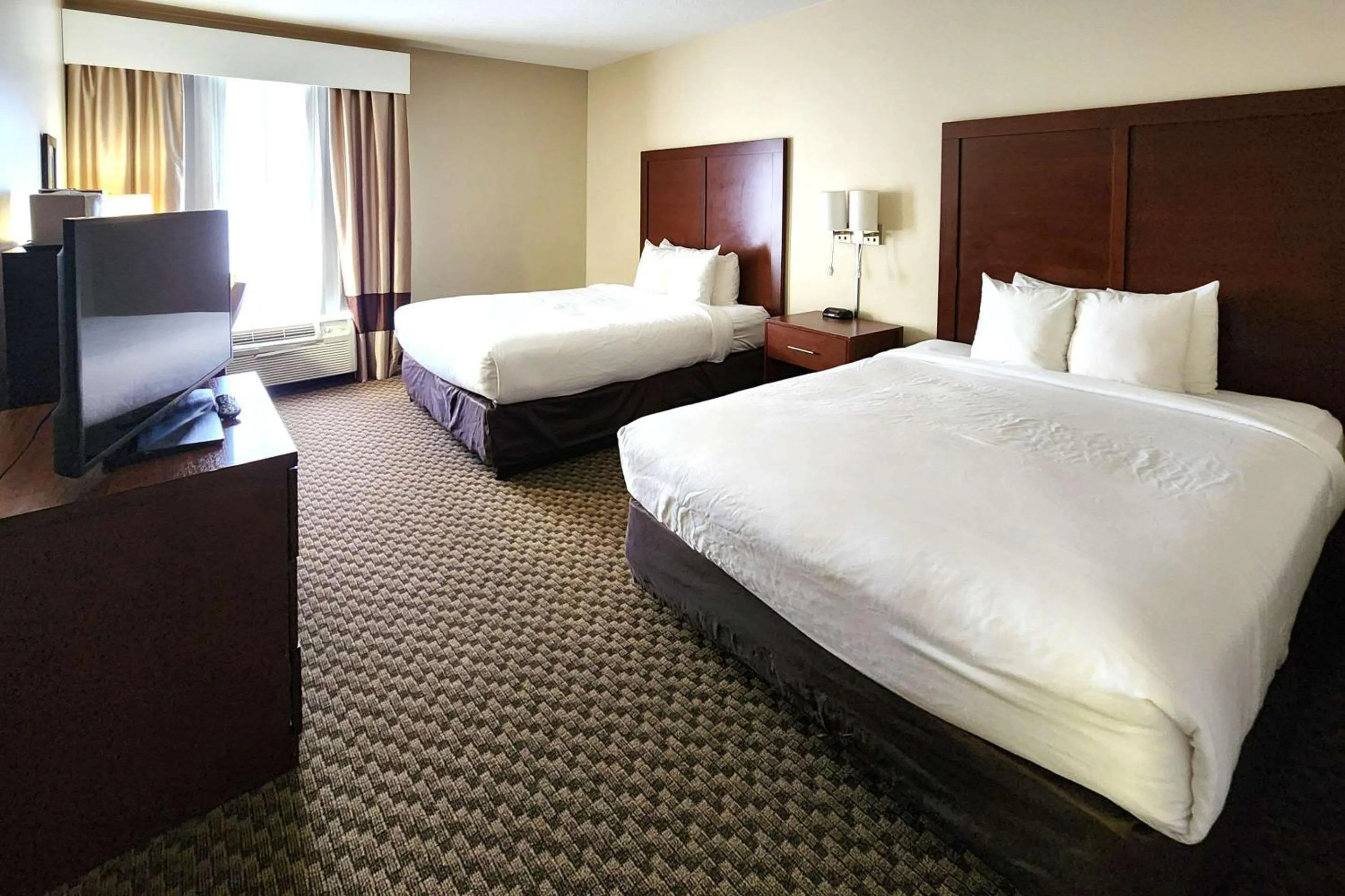 Queen Room with Two Queen Beds - Non-Smoking in Comfort Inn & Suites Mount Pocono