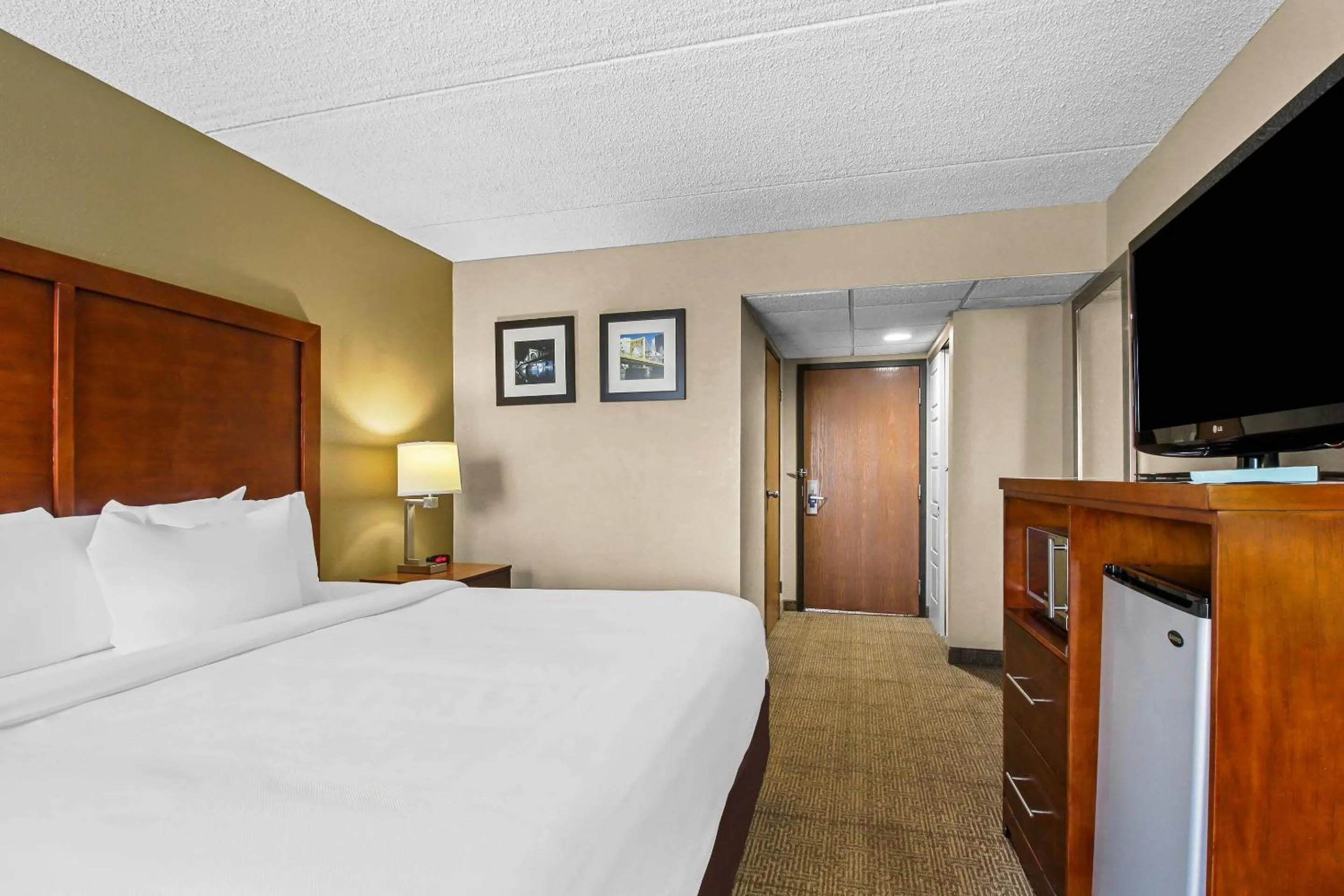 King Room - Non-Smoking in Comfort Inn Cranberry Twp