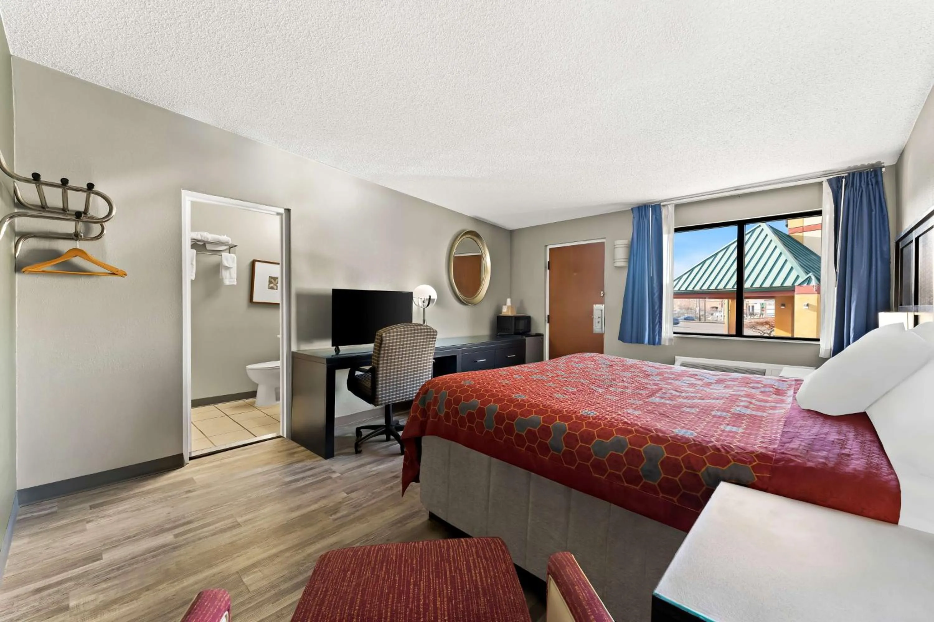 King Room - Non-Smoking in Knights Inn Montgomeryville