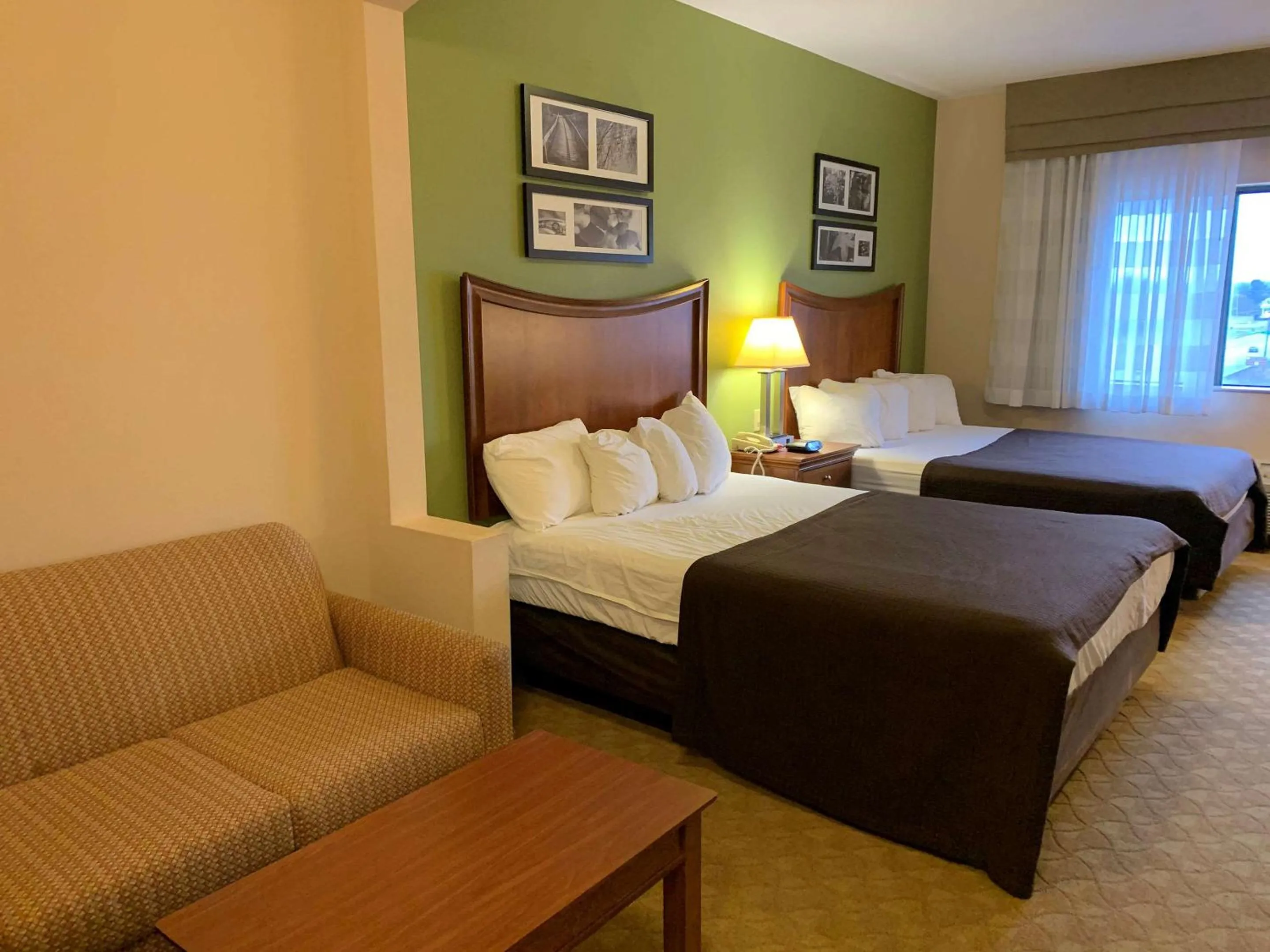 Standard Queen Room with Two Queen Beds - Non Smoking  in Sleep Inn & Suites Gettysburg