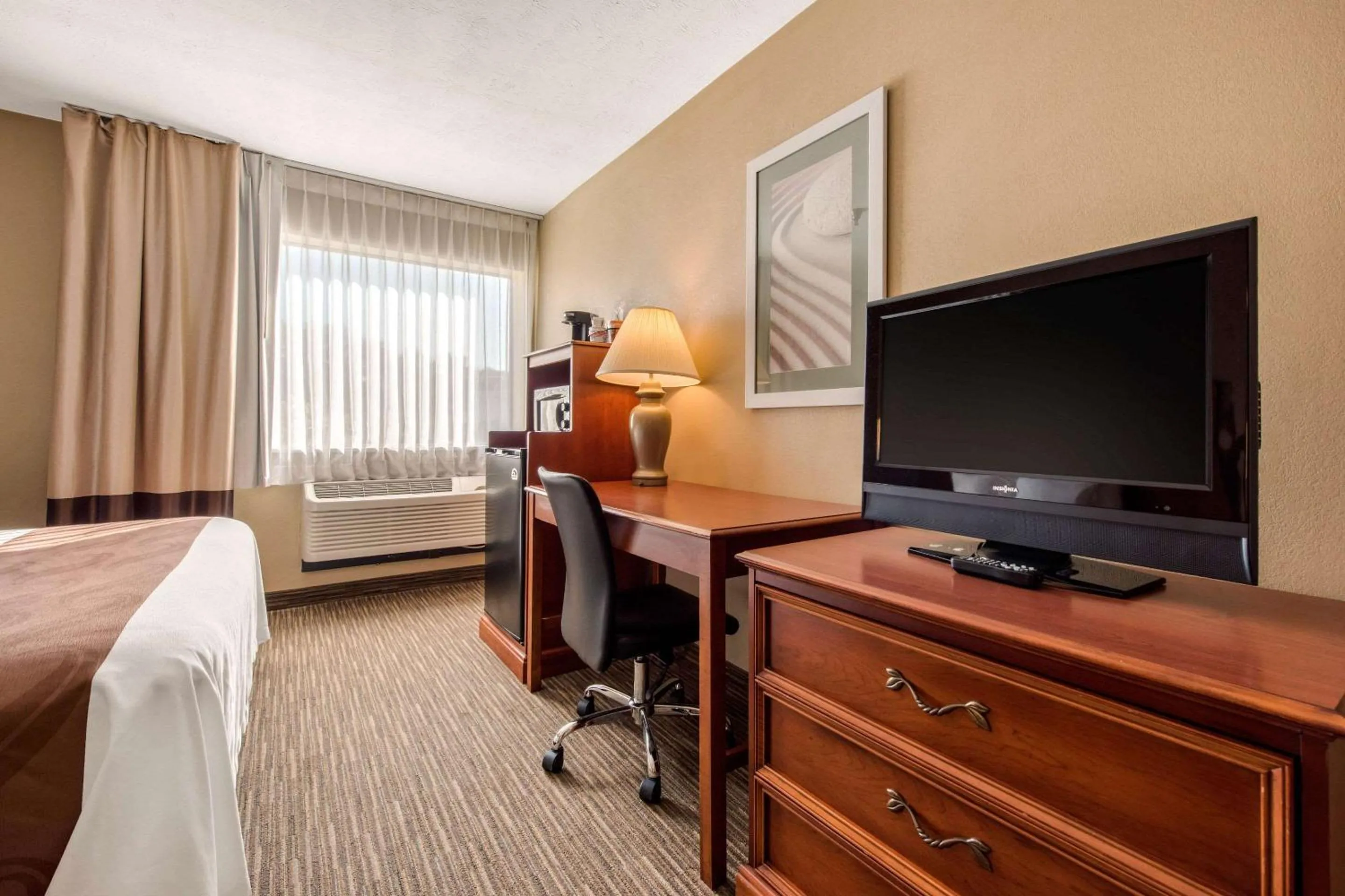 Suite, King Bed with Whirlpool and Sofa Bed in Quality Inn & Suites New Castle