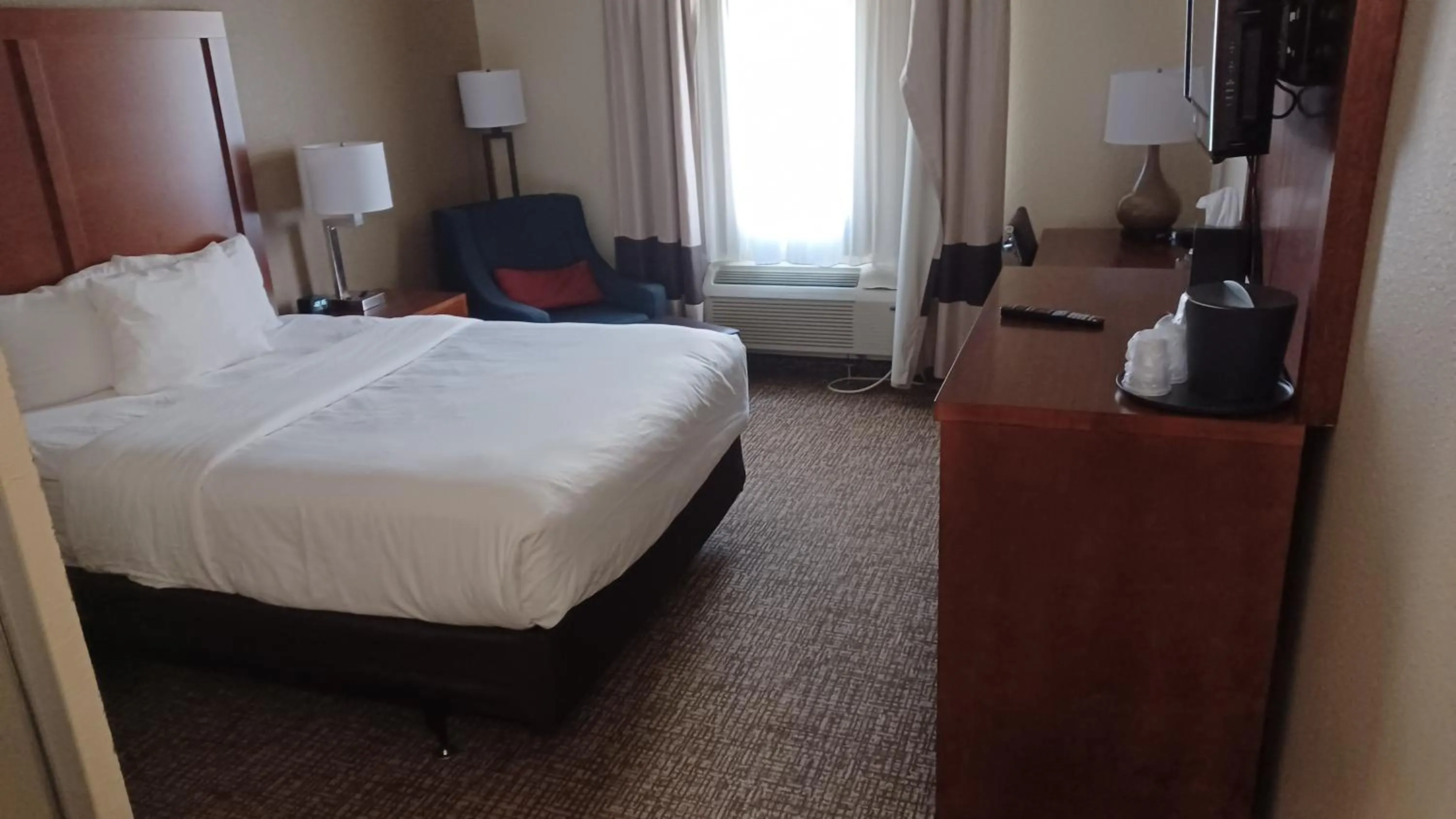 1 Queen Bed, Mobility and Hearing Accessible Room, Roll-In Shower, Non-Smoking in Wingate by Wyndham Pittsburgh New Stanton