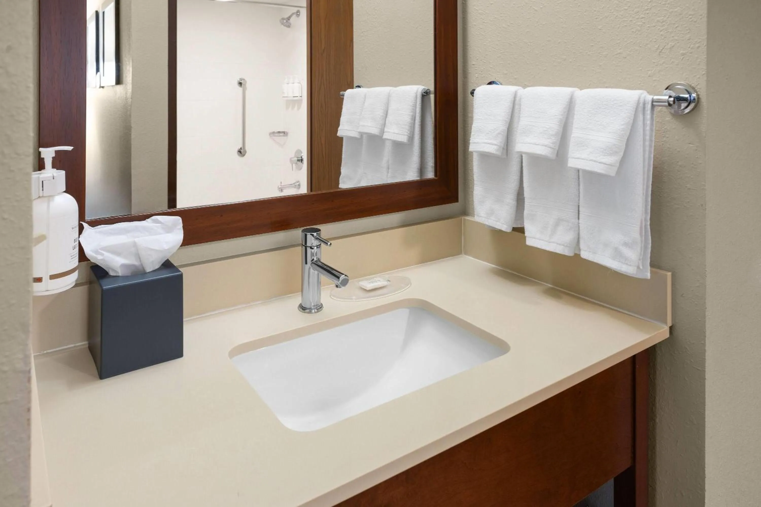 King Room - Non-Smoking in Wingate by Wyndham Pittsburgh New Stanton