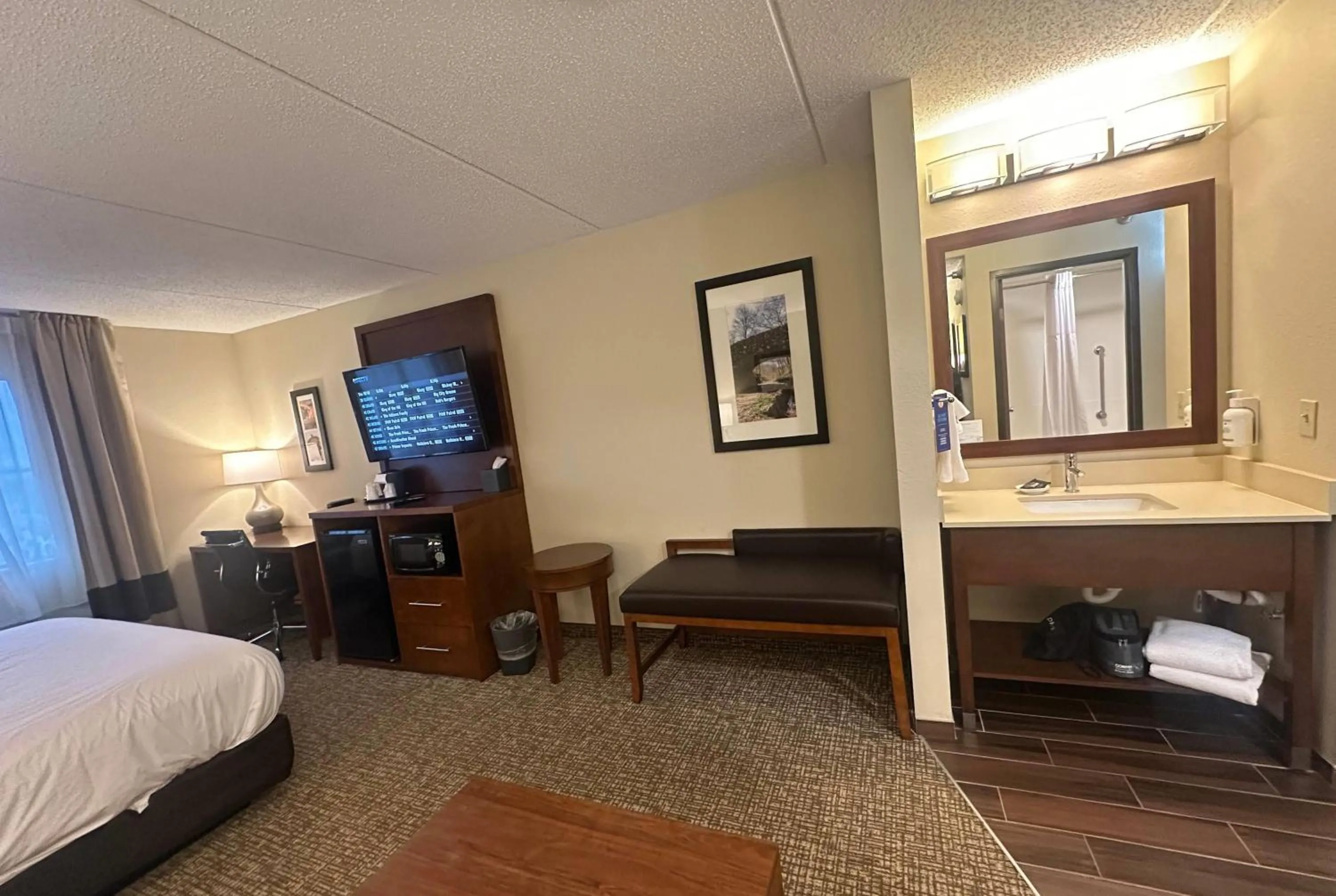 King Suite - Non-Smoking in Wingate by Wyndham Pittsburgh West Mifflin