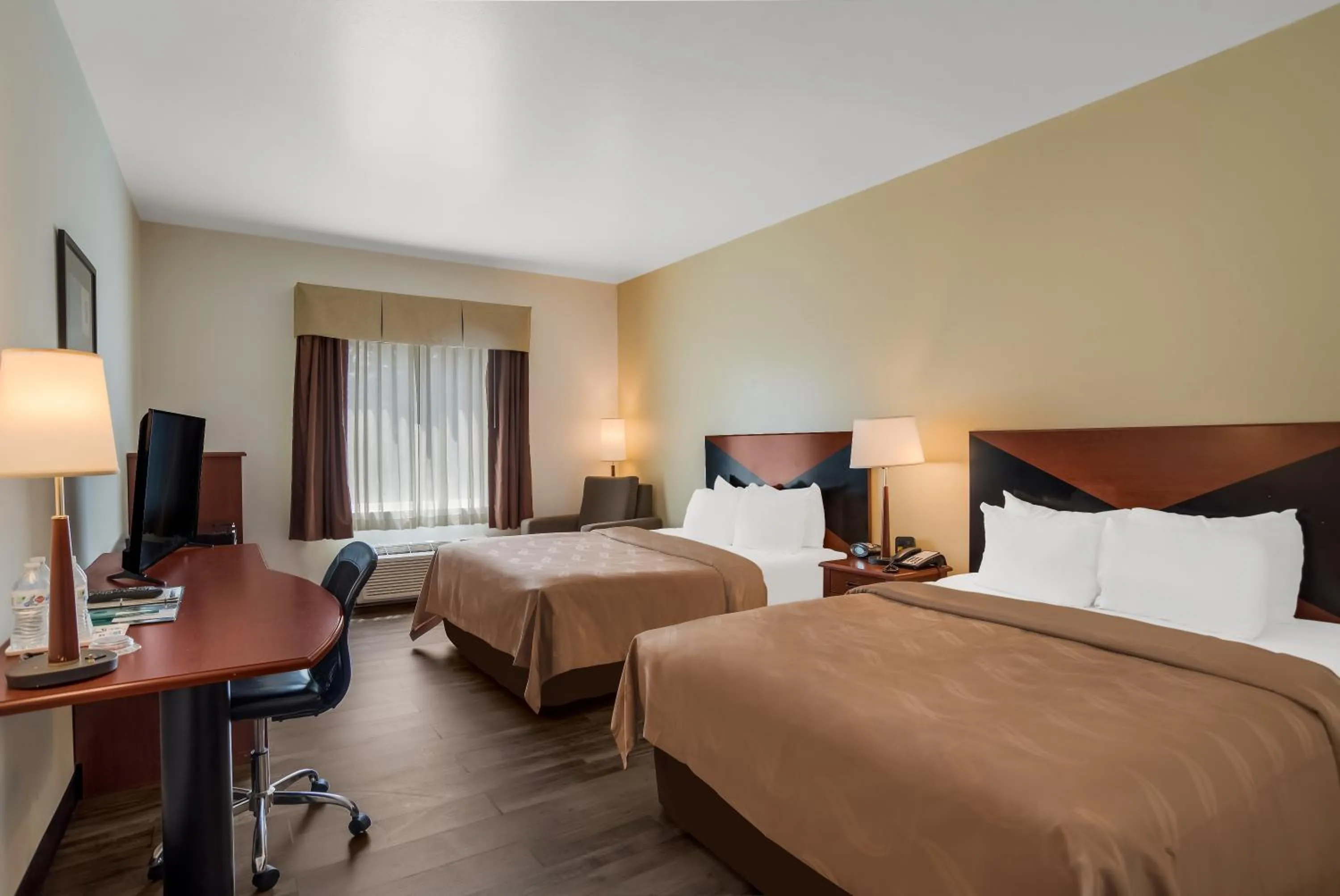 Queen Room with Two Queen Beds - Smoking in Quality Inn & Suites Chambersburg