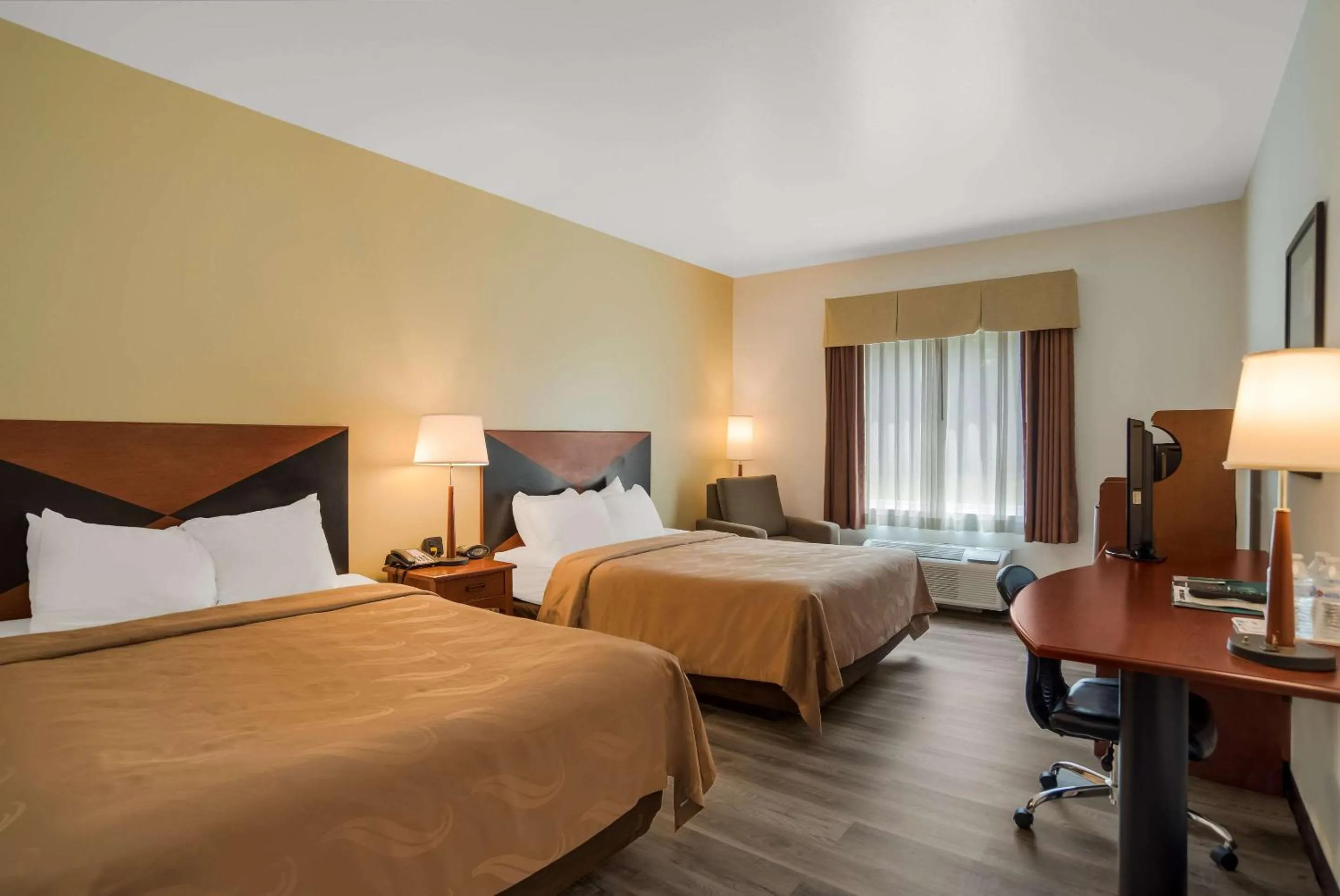 Queen Room with Two Queen Beds - Non-Smoking in Quality Inn & Suites Chambersburg