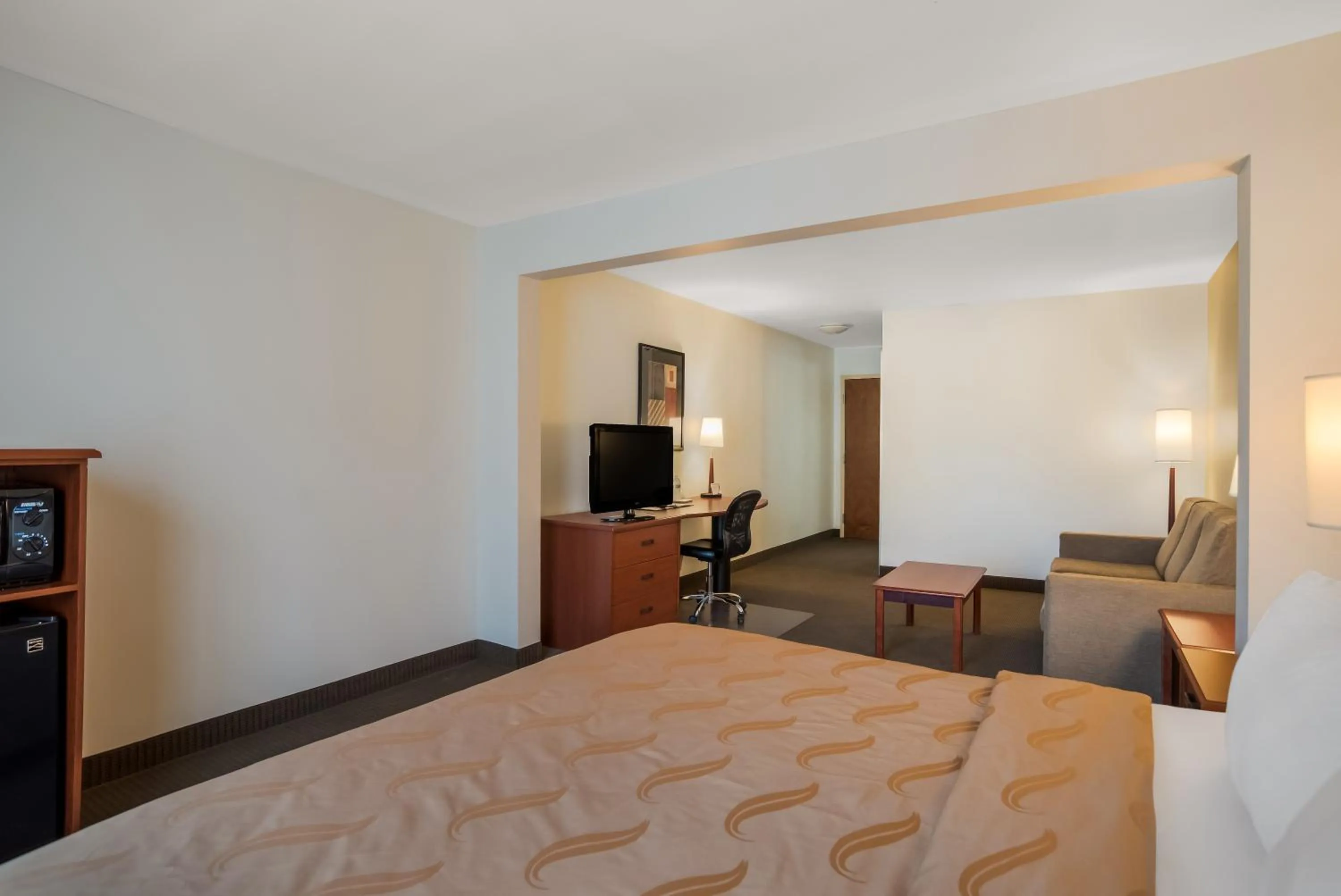 King Suite - Accessible/Non-Smoking in Quality Inn & Suites Chambersburg