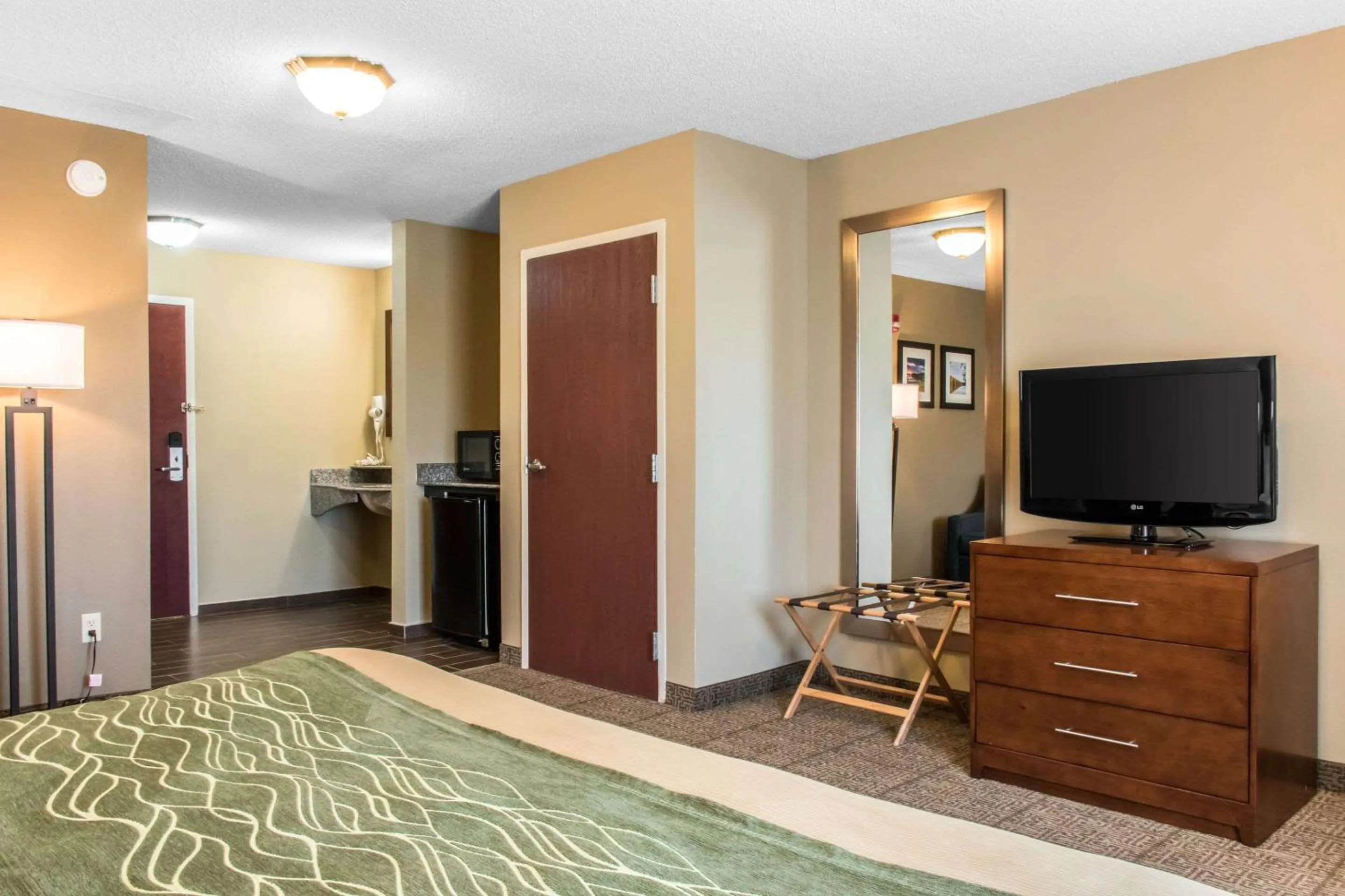 King Room with Sofa Bed - Non Smoking in Comfort Inn Lancaster County
