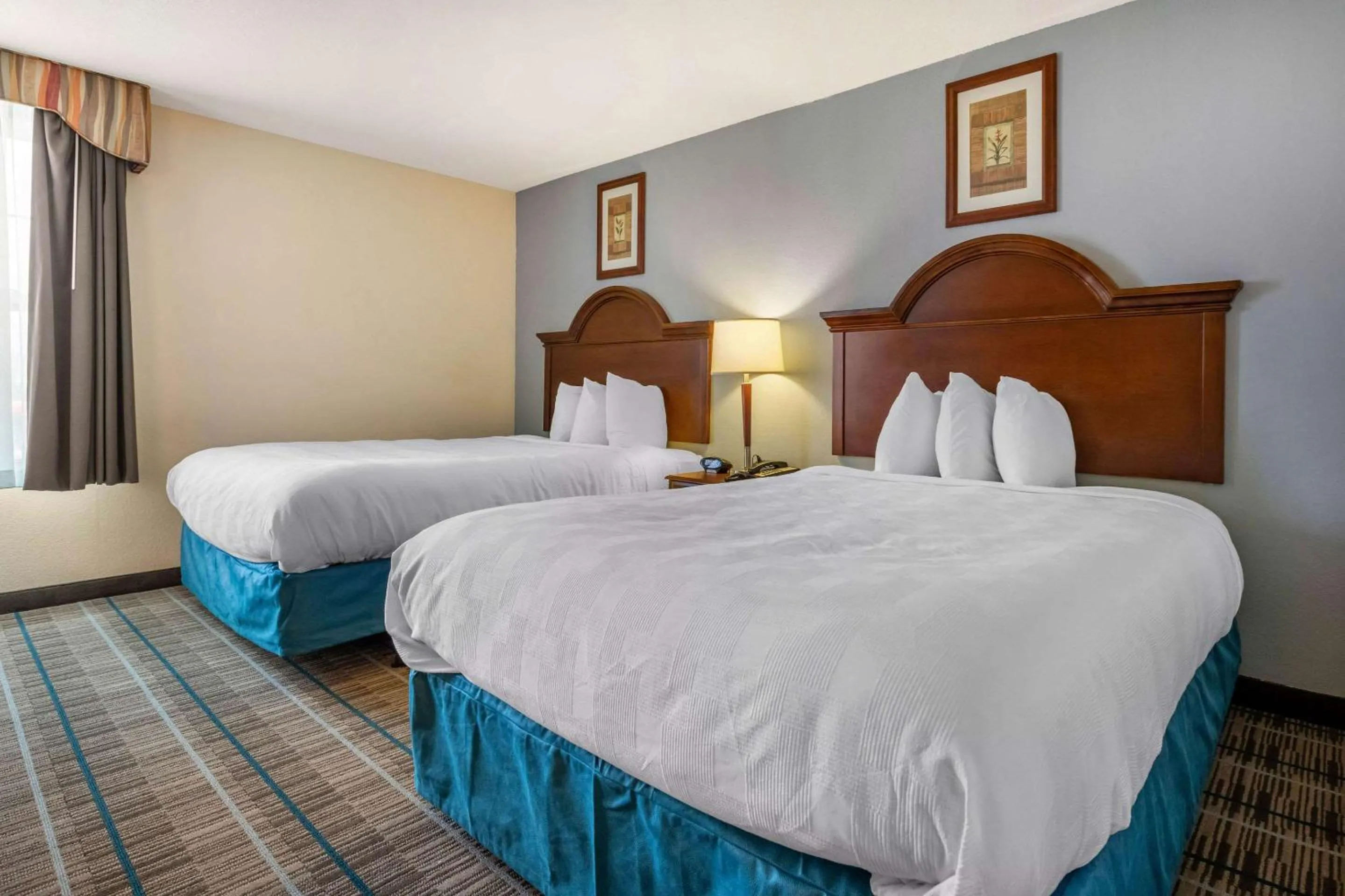 Queen Room with Two Queen Beds - Non-Smoking in MainStay Suites Grantville - Hershey North