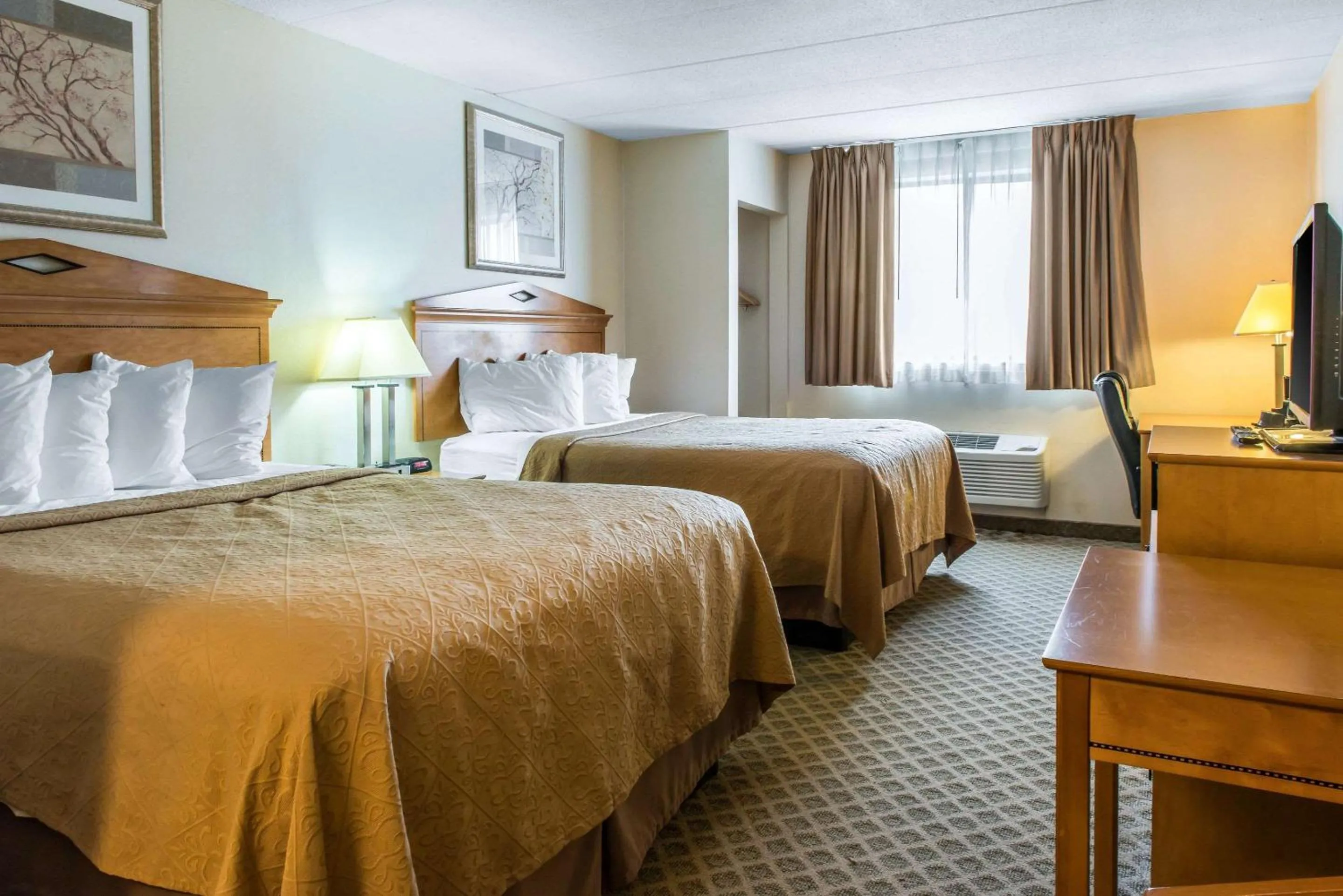 Queen Room with Two Queen Beds - Non-Smoking in Quality Inn & Suites Fairview - Erie