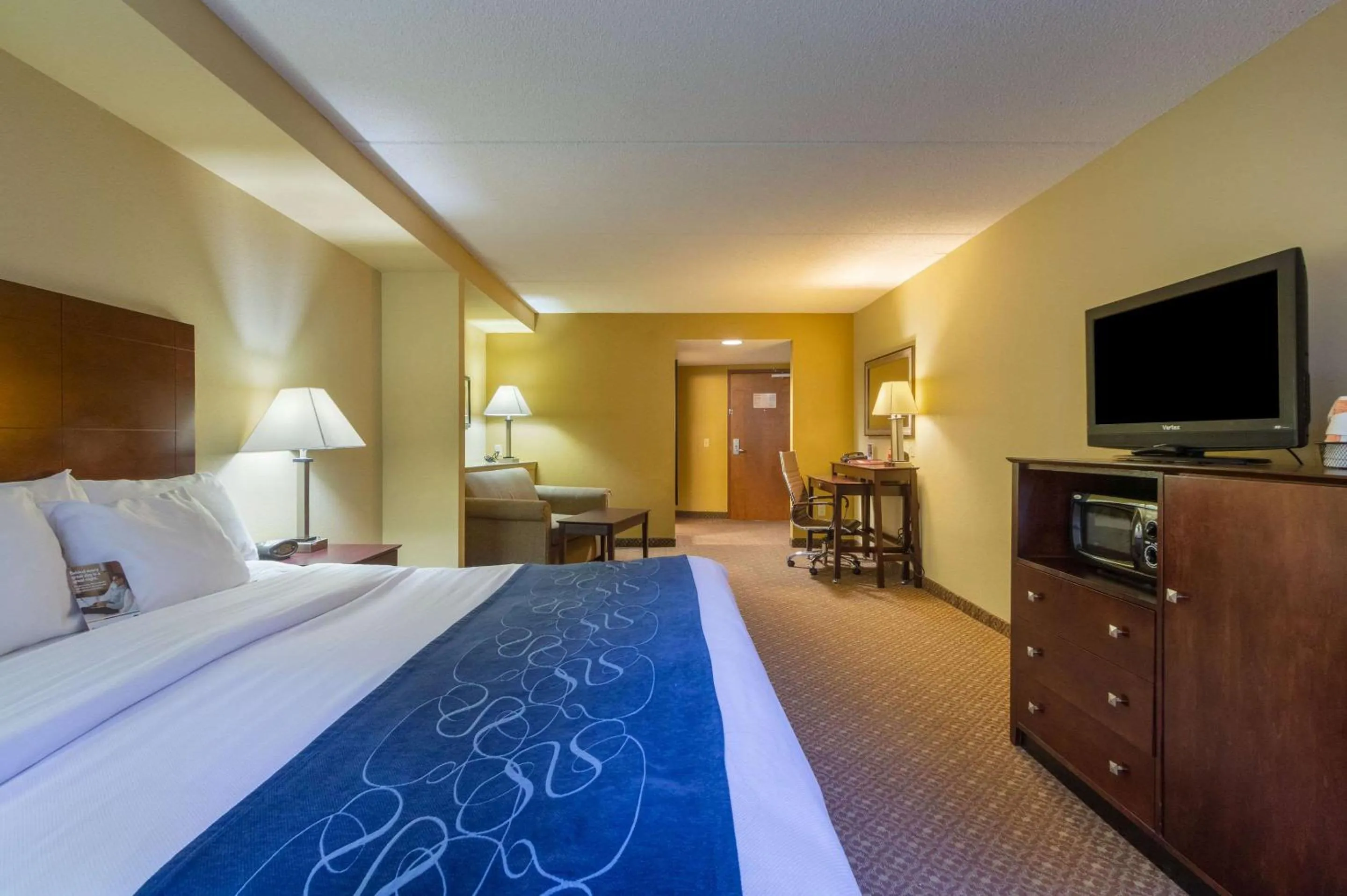 King Suite - Accessible/Non-Smoking in Comfort Suites Near Gettysburg Battlefield Visitor Center