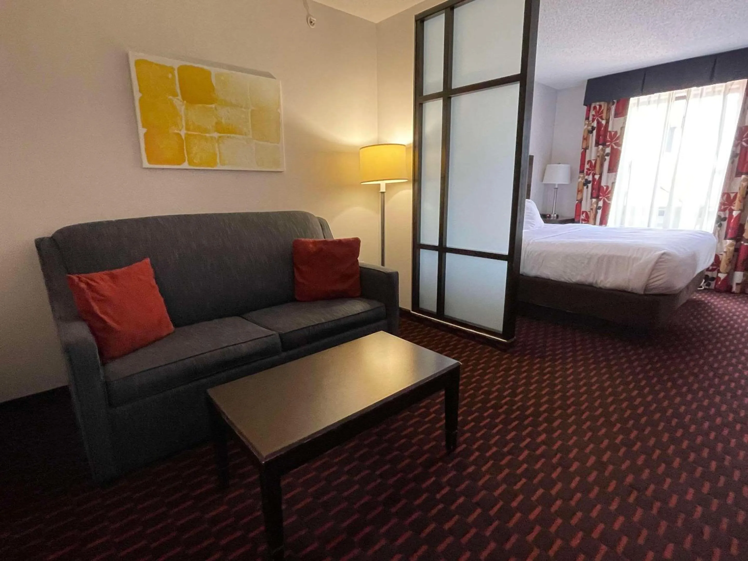 King Suite with Accessible Tub - Accessible/Non-Smoking in Comfort Suites Altoona North