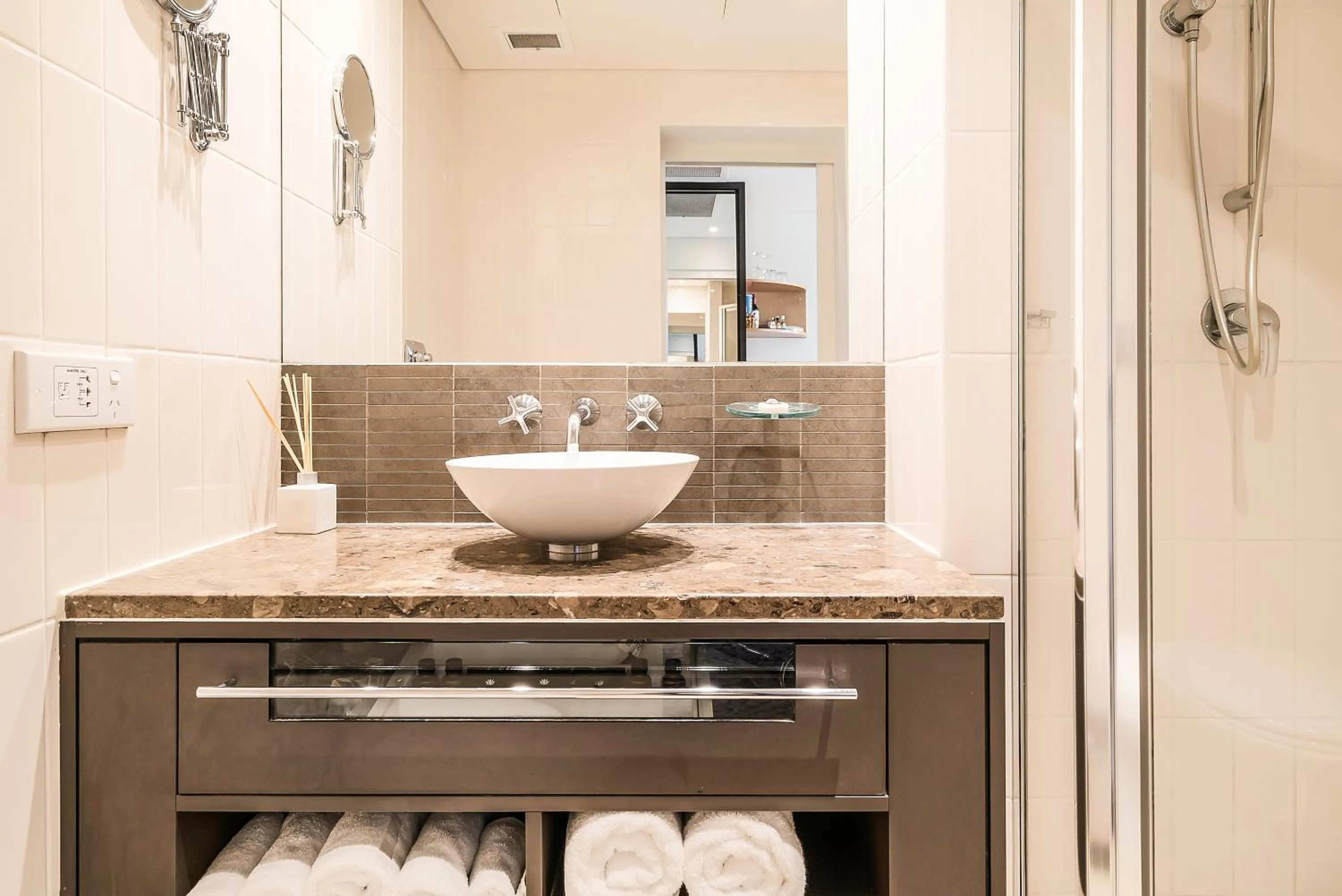 Deluxe Twin Room in Mindil Beach Casino Resort