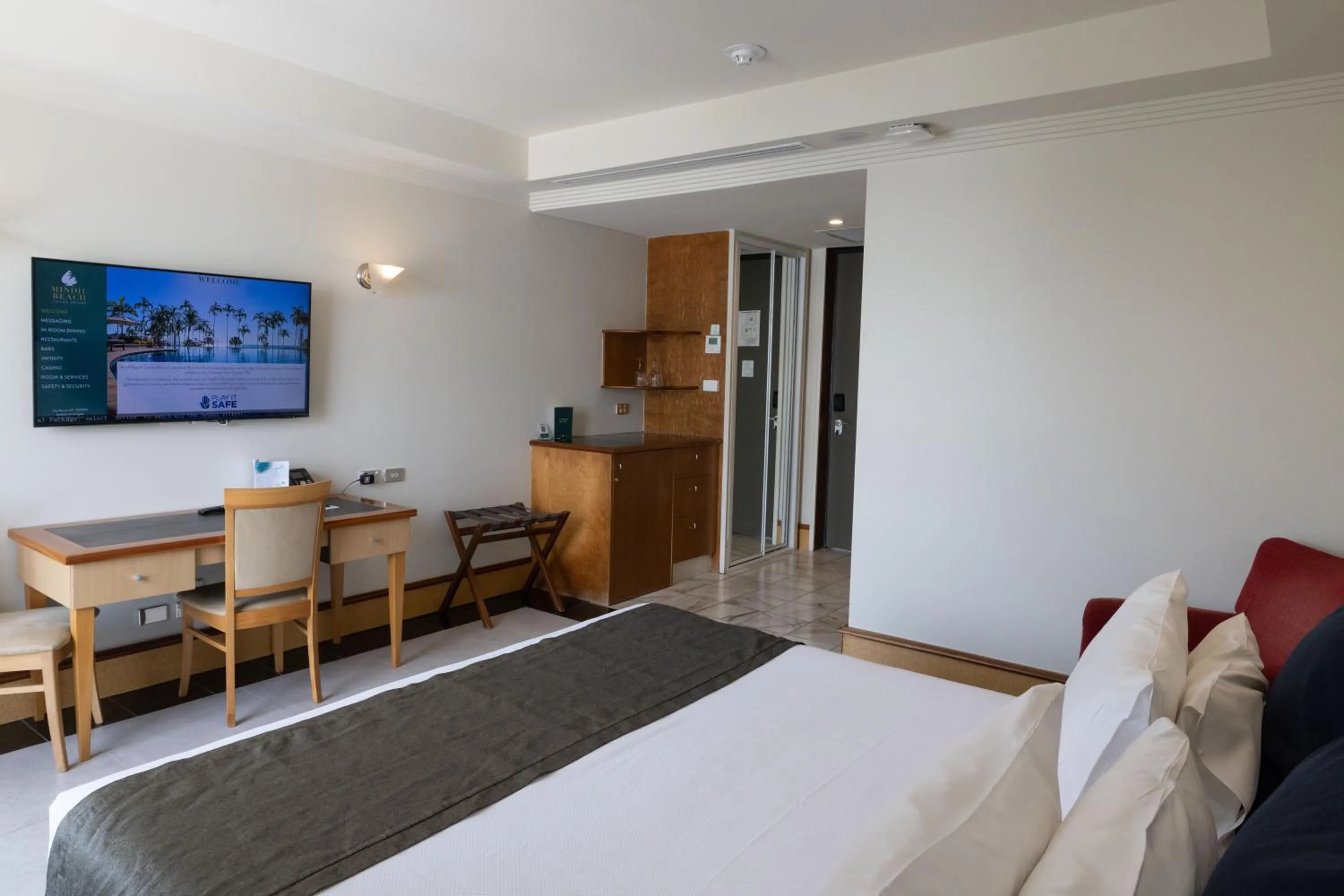 Deluxe King Room in Mindil Beach Casino Resort