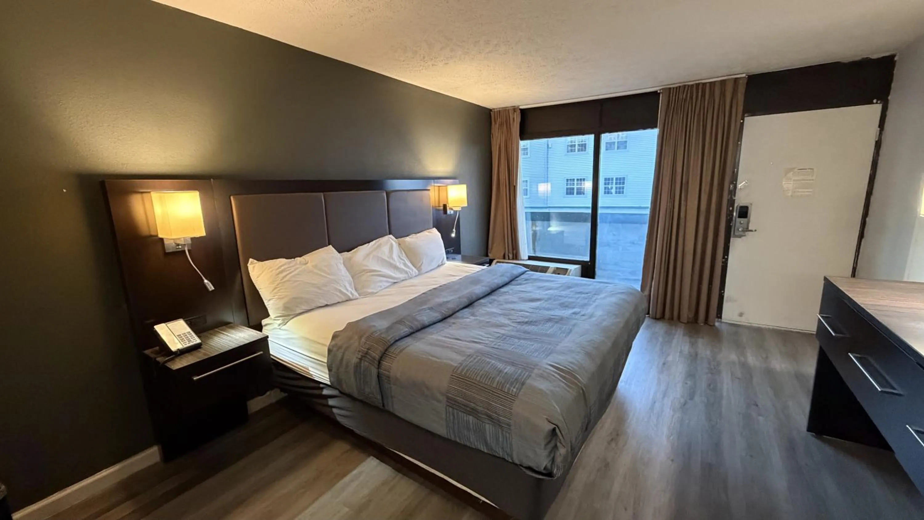 King Room - Non-Smoking in Wilkes-Barre Inn & Suites