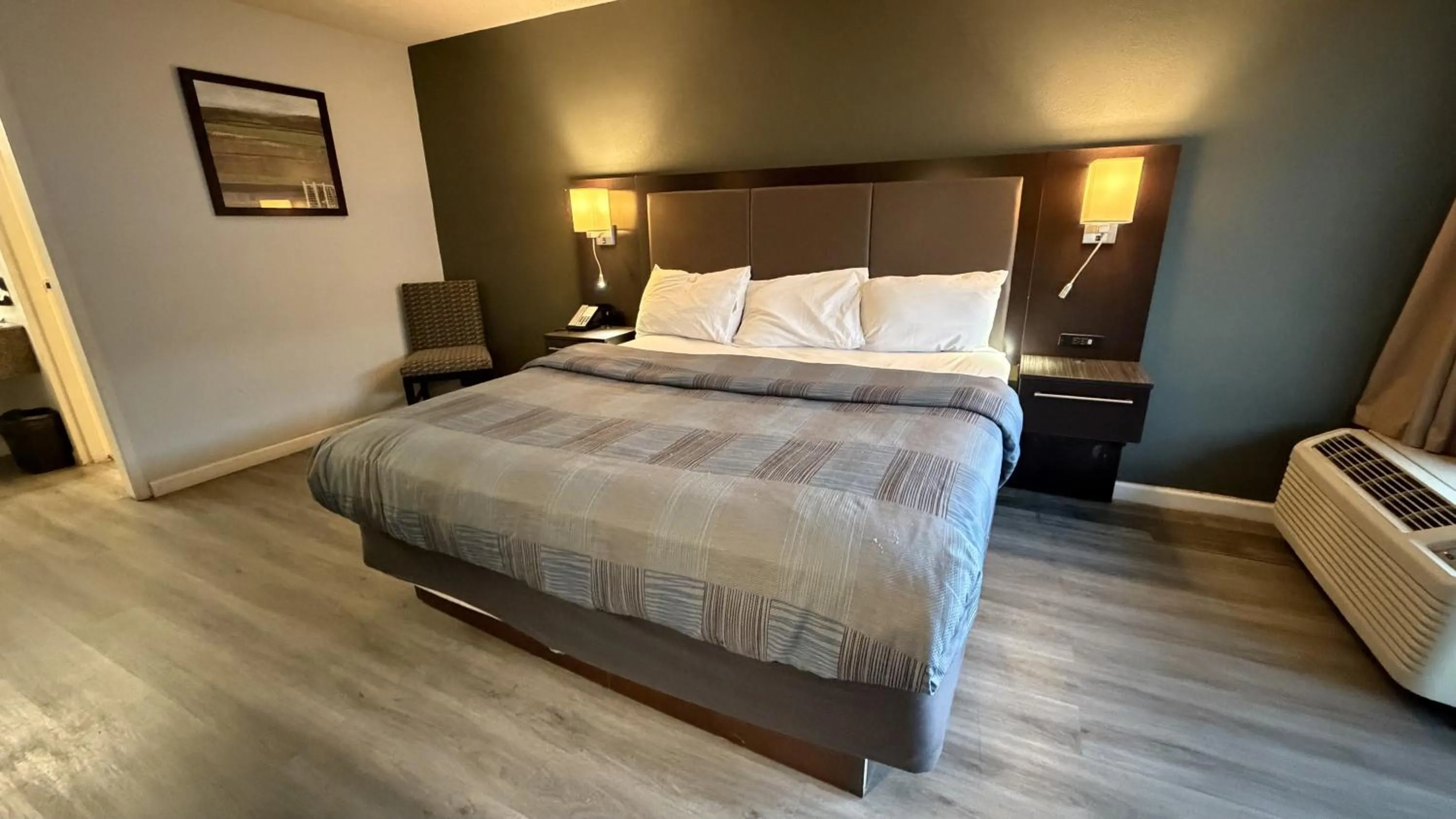 King Room - Smoking  in Wilkes-Barre Inn & Suites