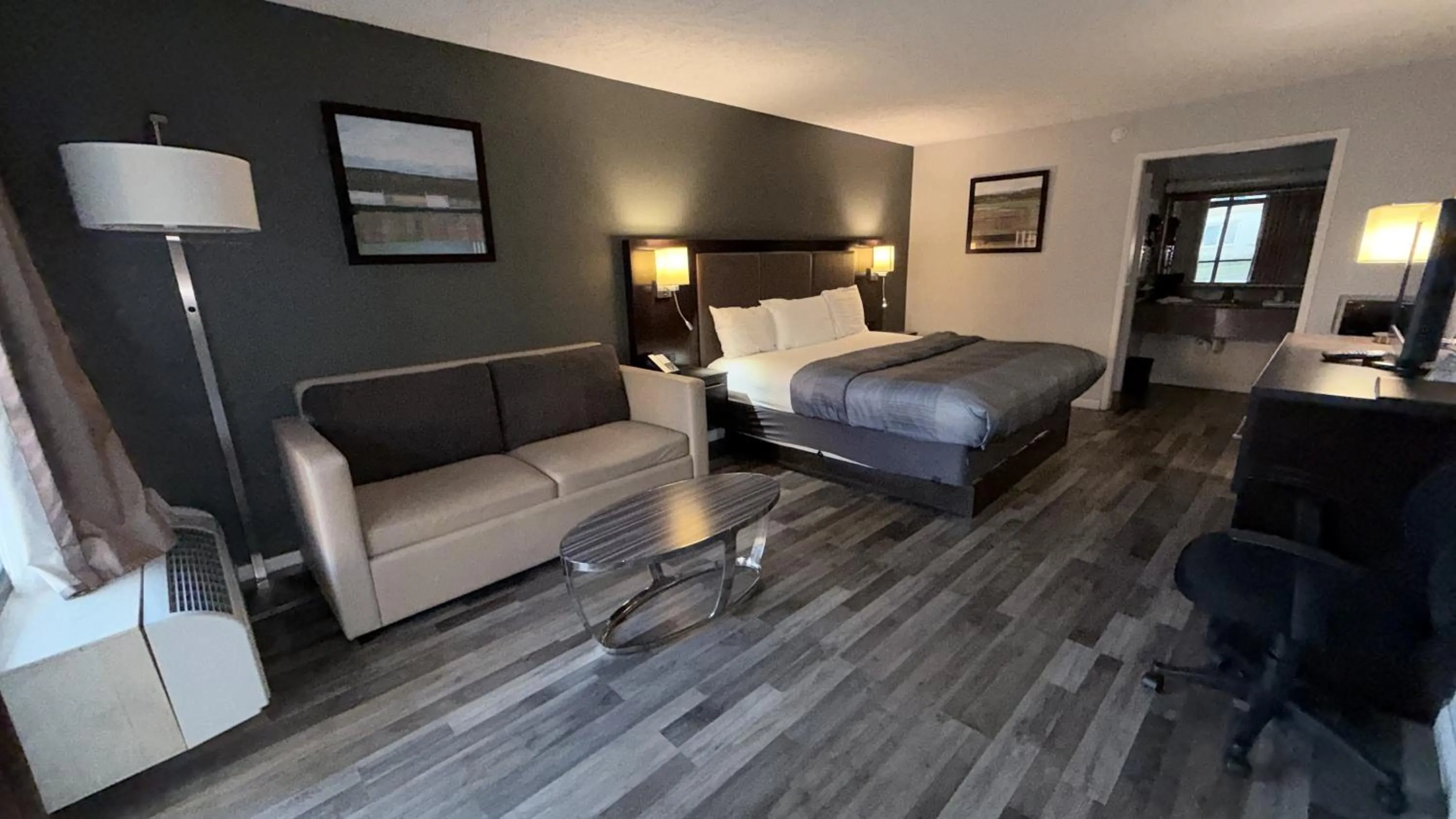 King Suite - Non-Smoking in Wilkes-Barre Inn & Suites