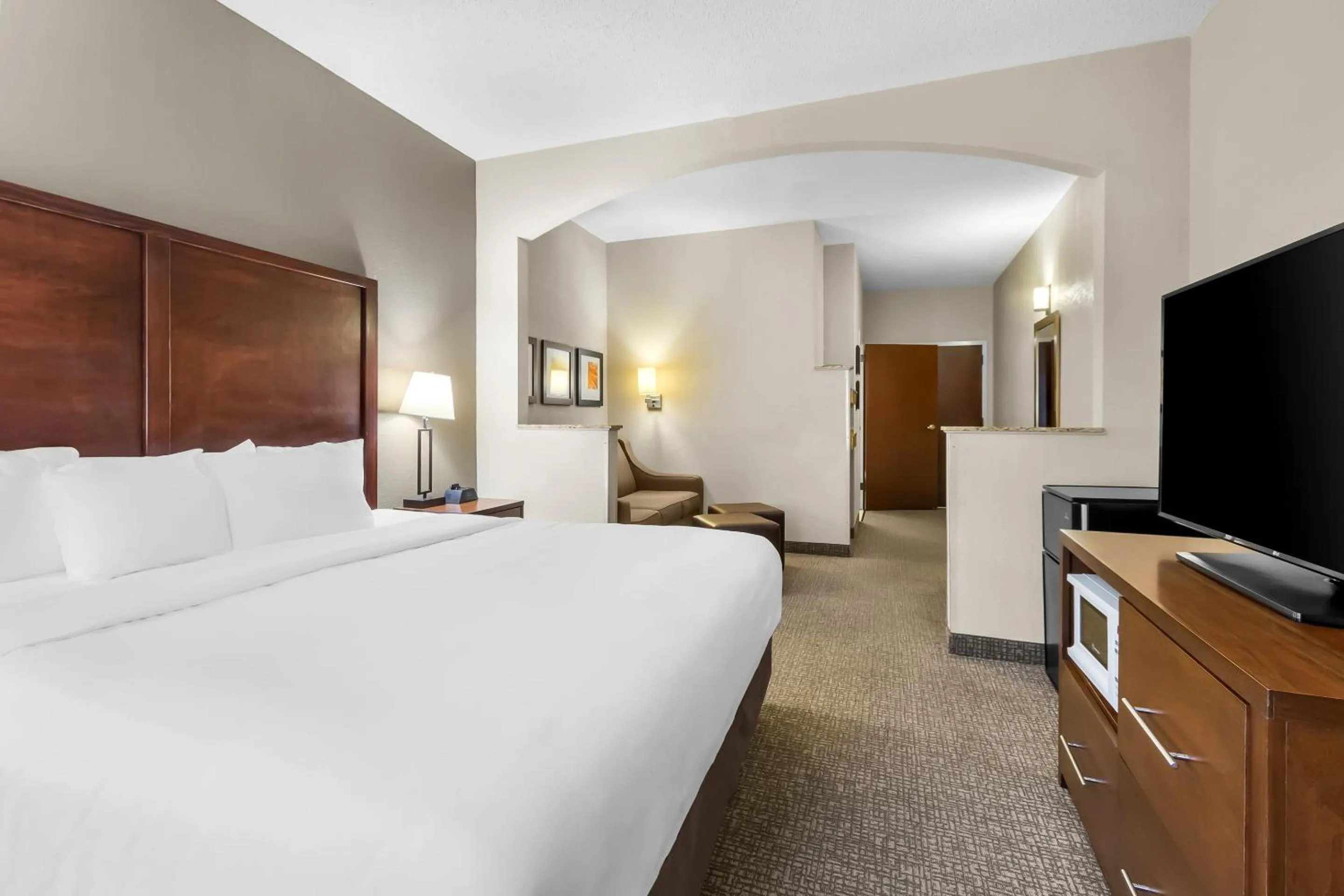 King Suite - Accessible/Non-Smoking in Comfort Suites Sumter near Shaw AFB