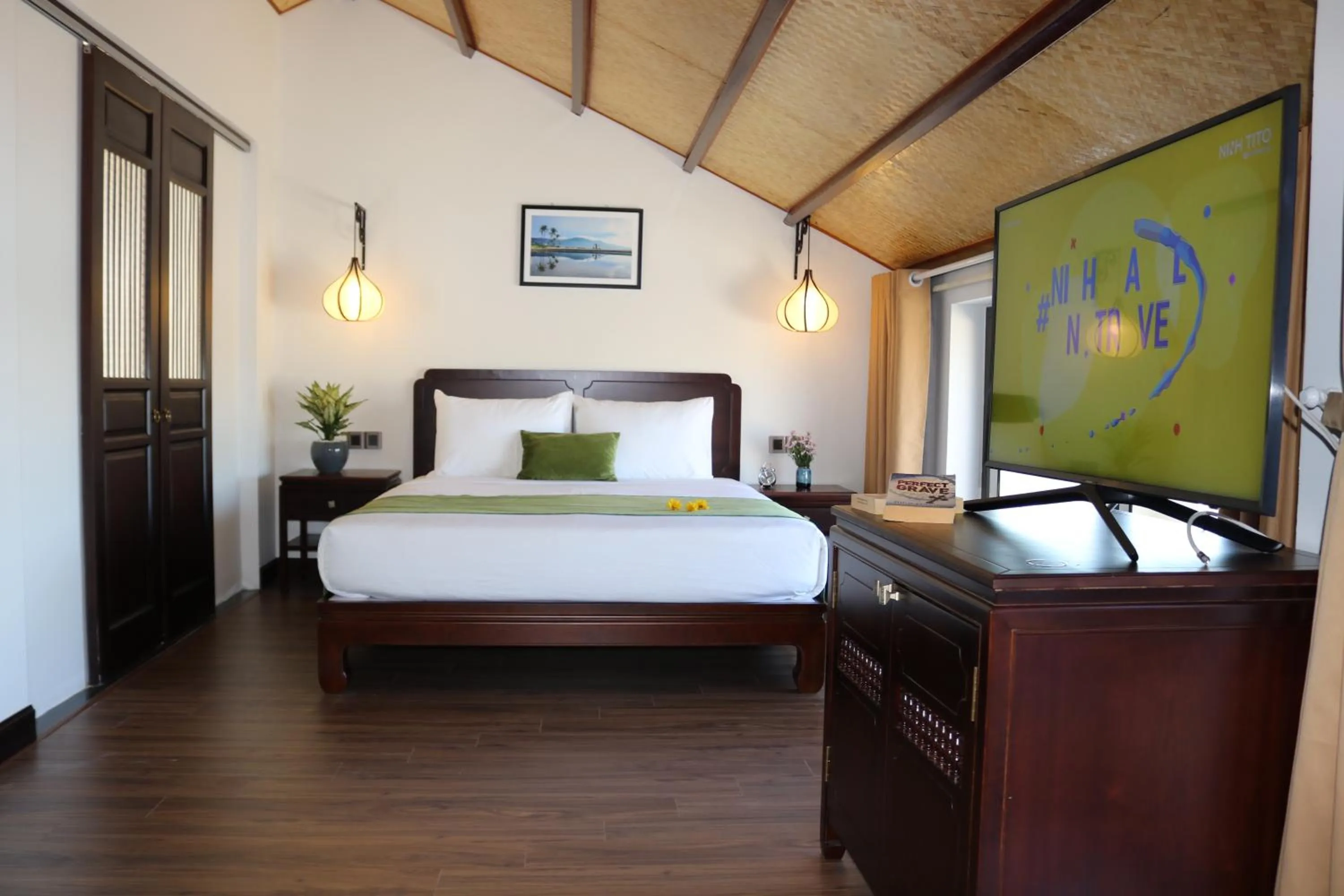 Deluxe Attic Room With Balcony and River View in Roxana River Villa
