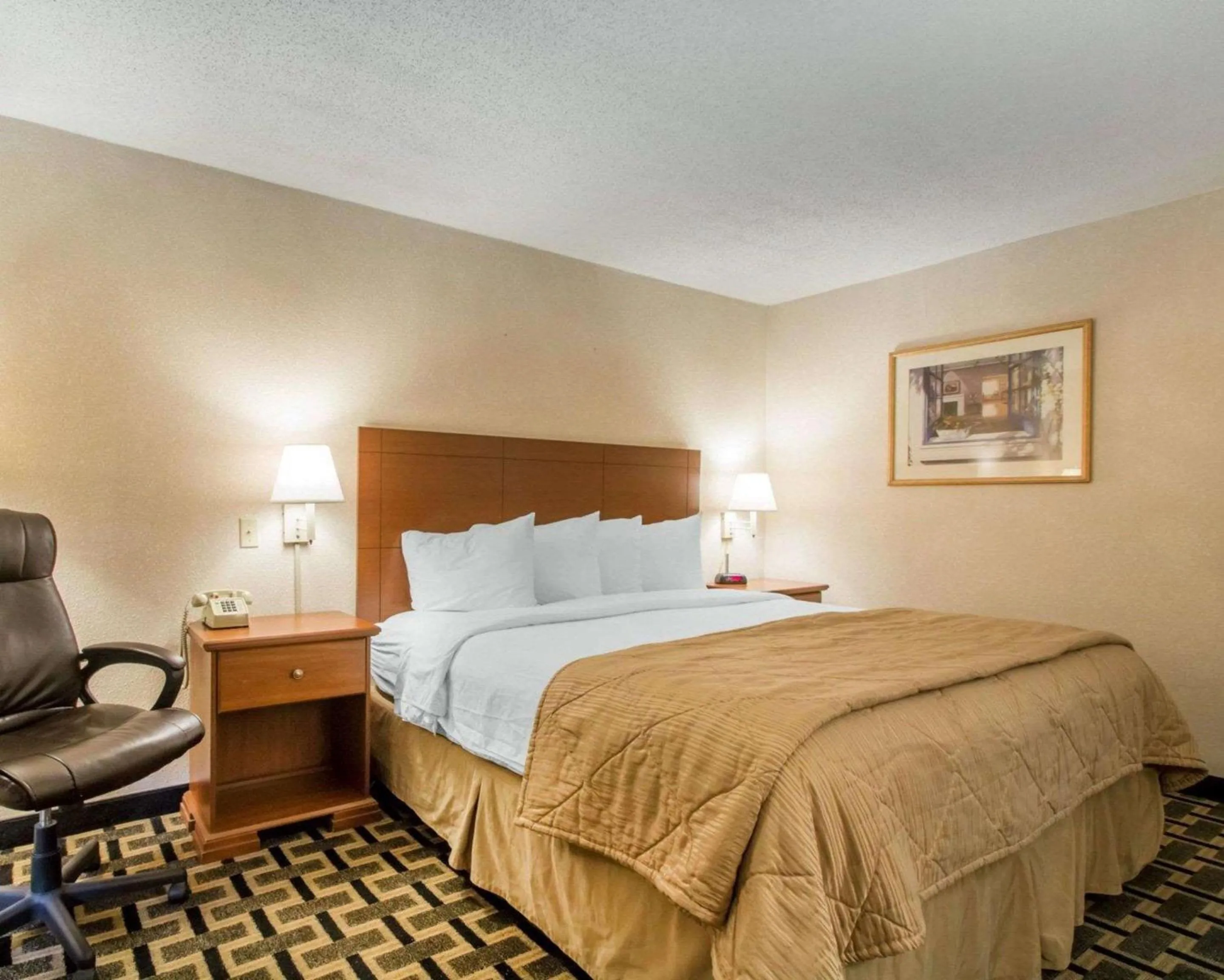 King Room - Non-Smoking in Quality Inn & Suites Ridgeland