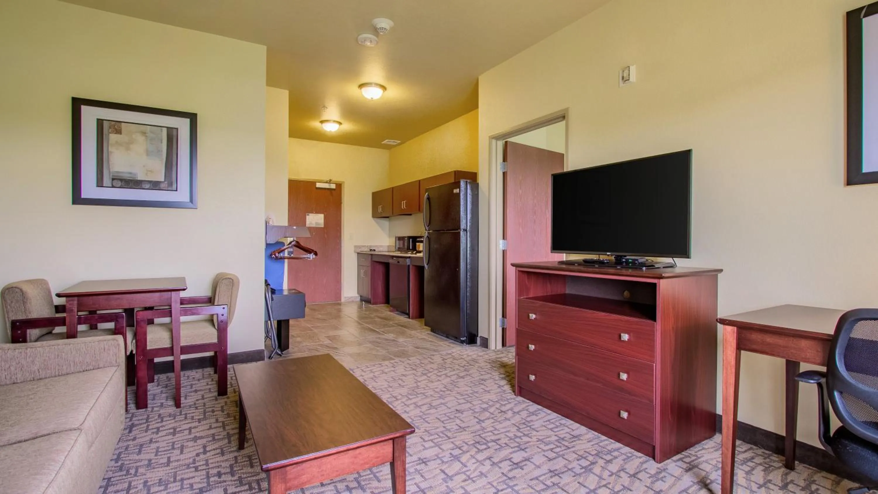 Family Room - Disability Access in Cobblestone Inn & Suites - Durand