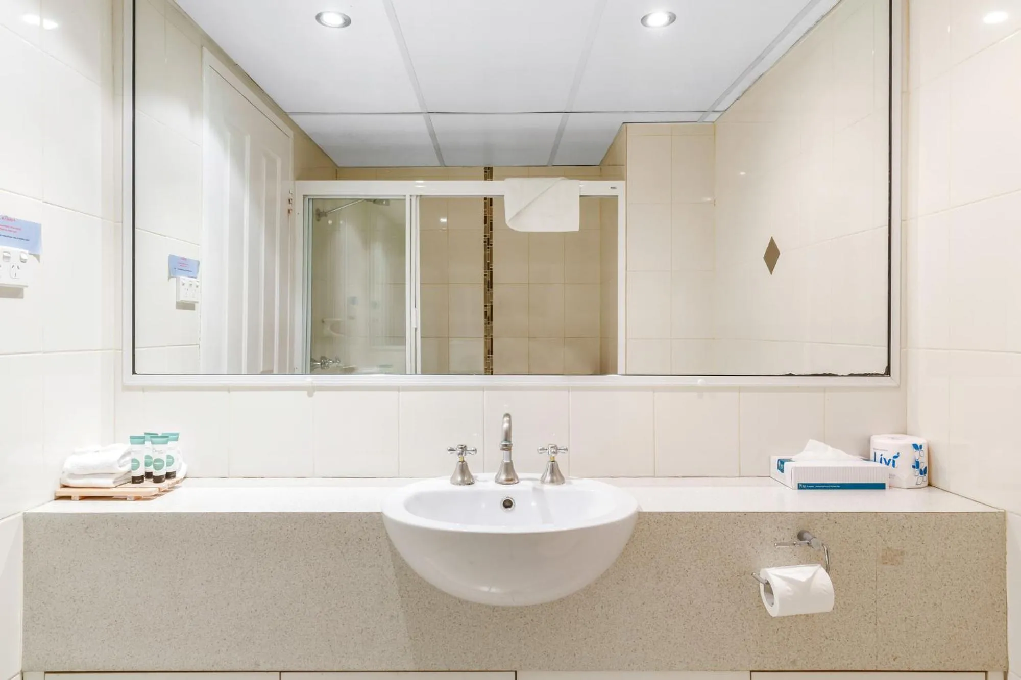 Queen Room with Ocean View in Bayview Tower