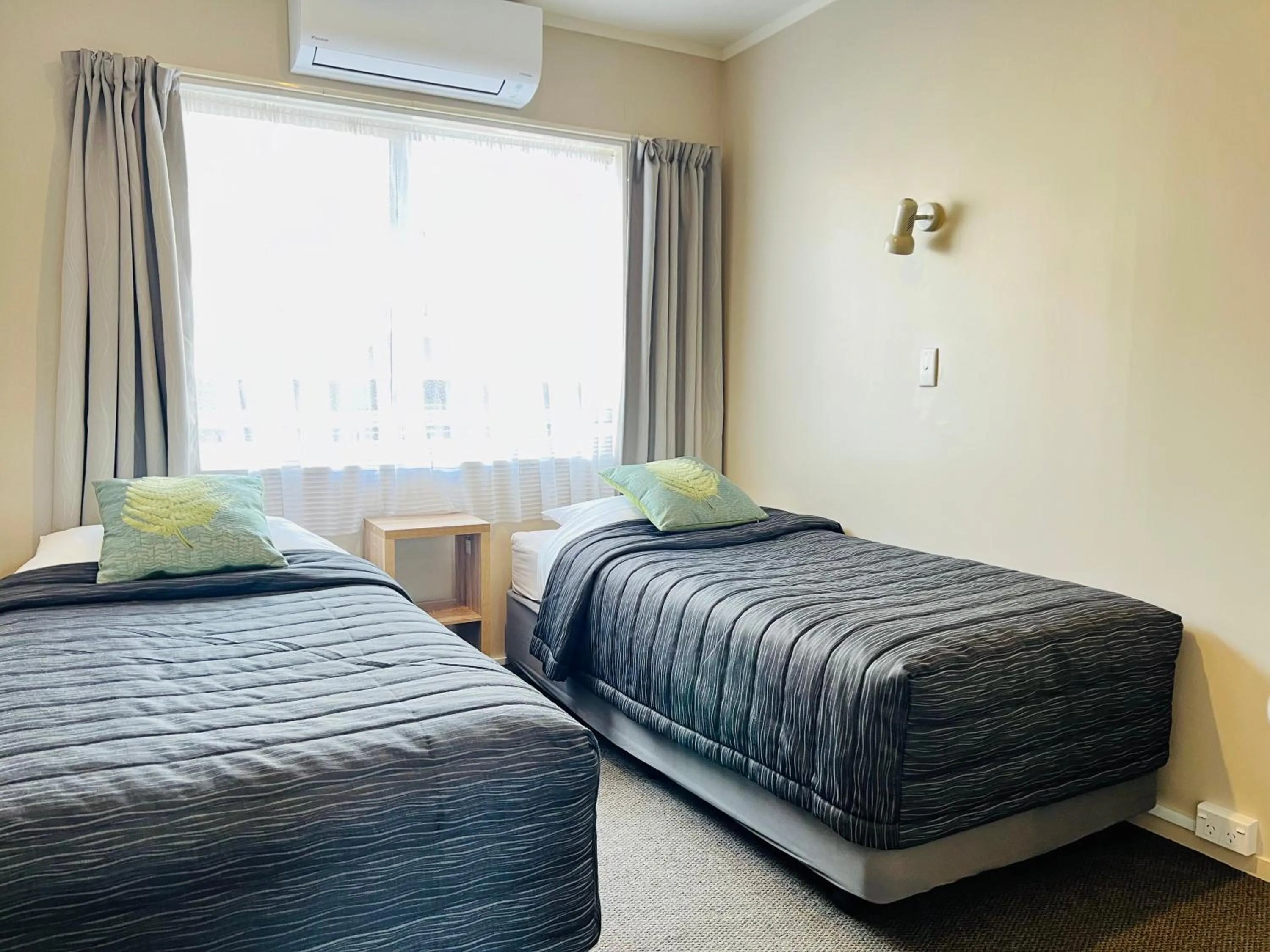 Twin Room with Shared Bathroom in Seagulls Guesthouse