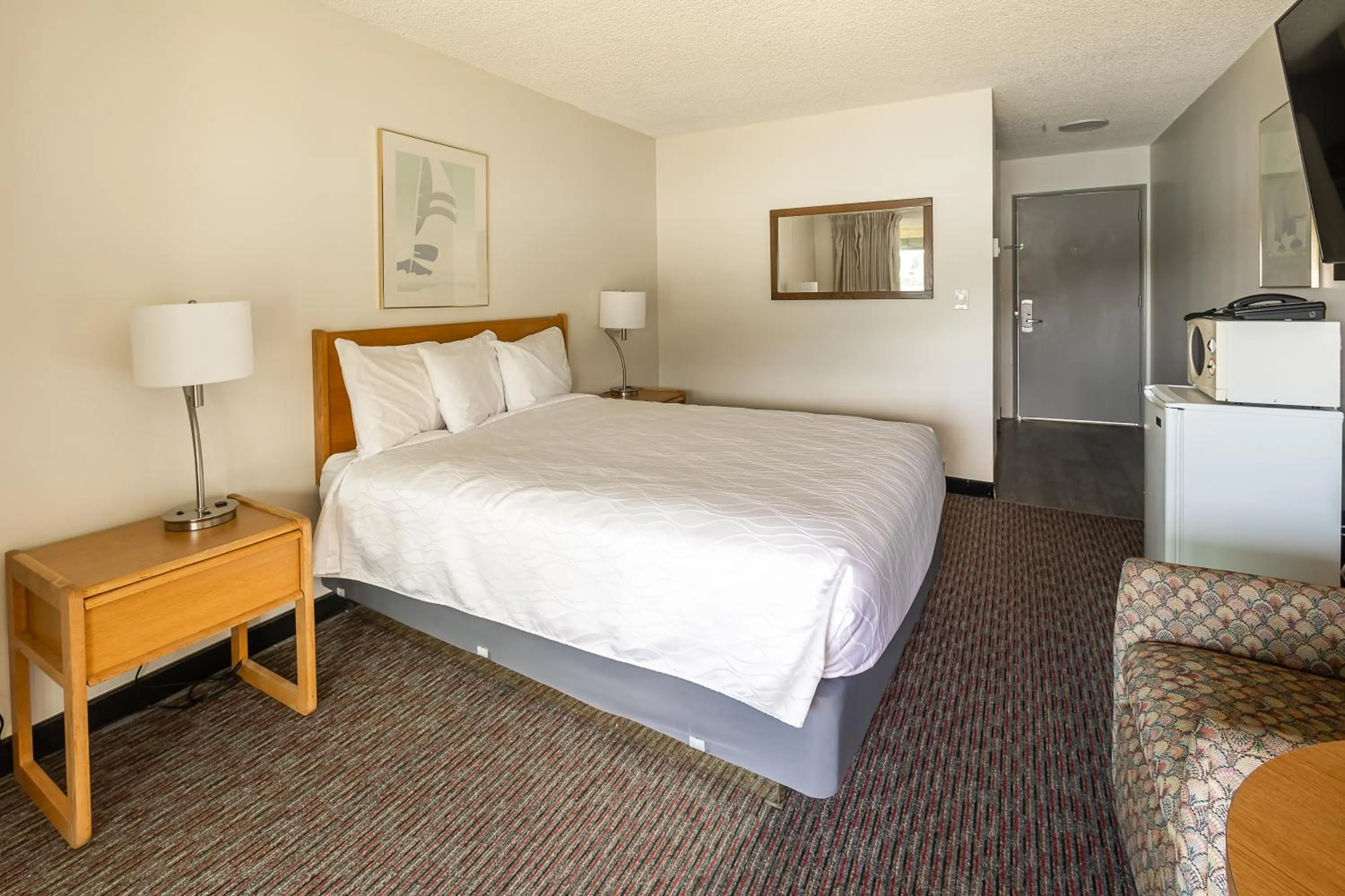 Standard Queen Room in Jot's Resort