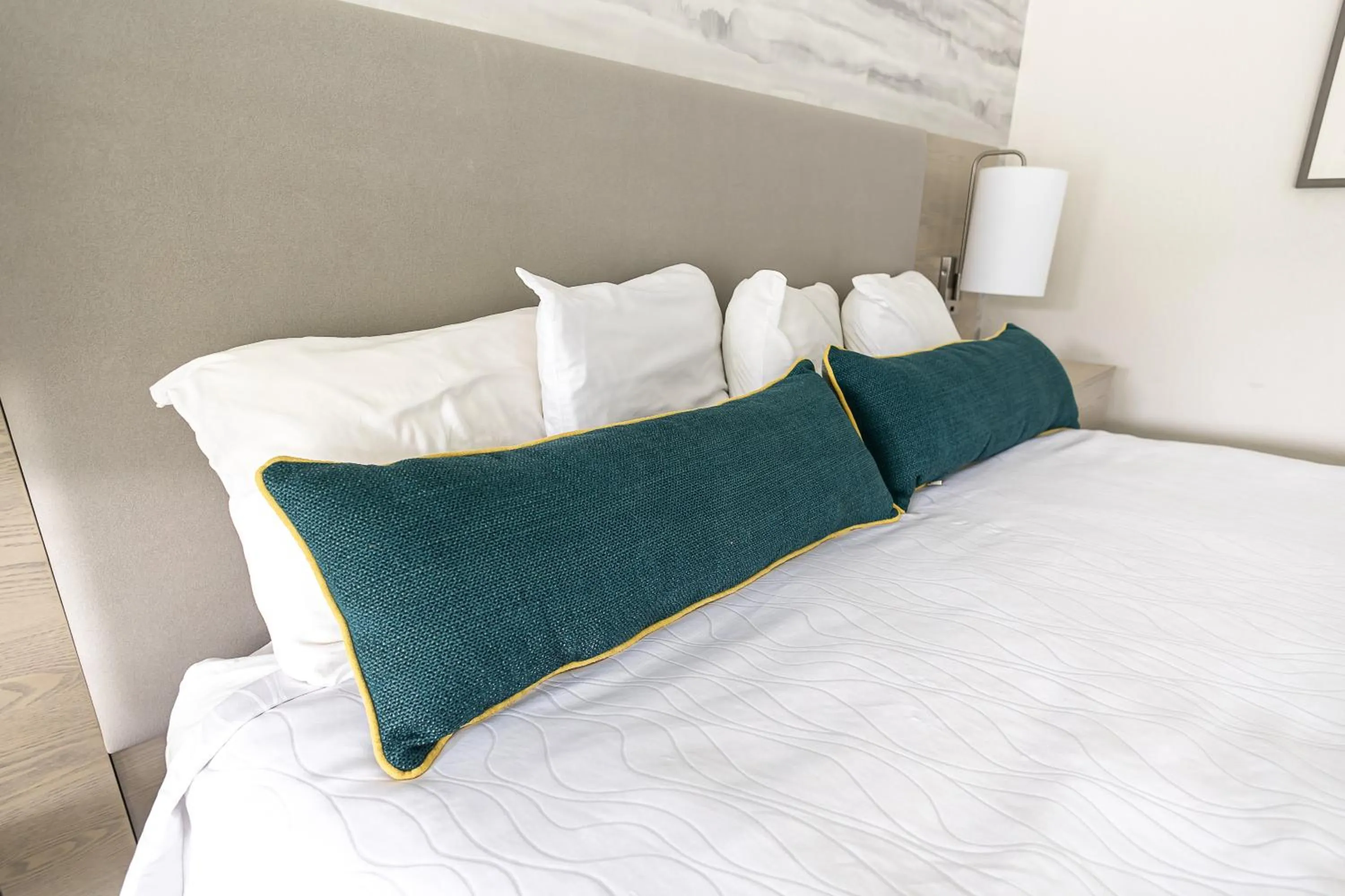 Deluxe King Room in Jot's Resort