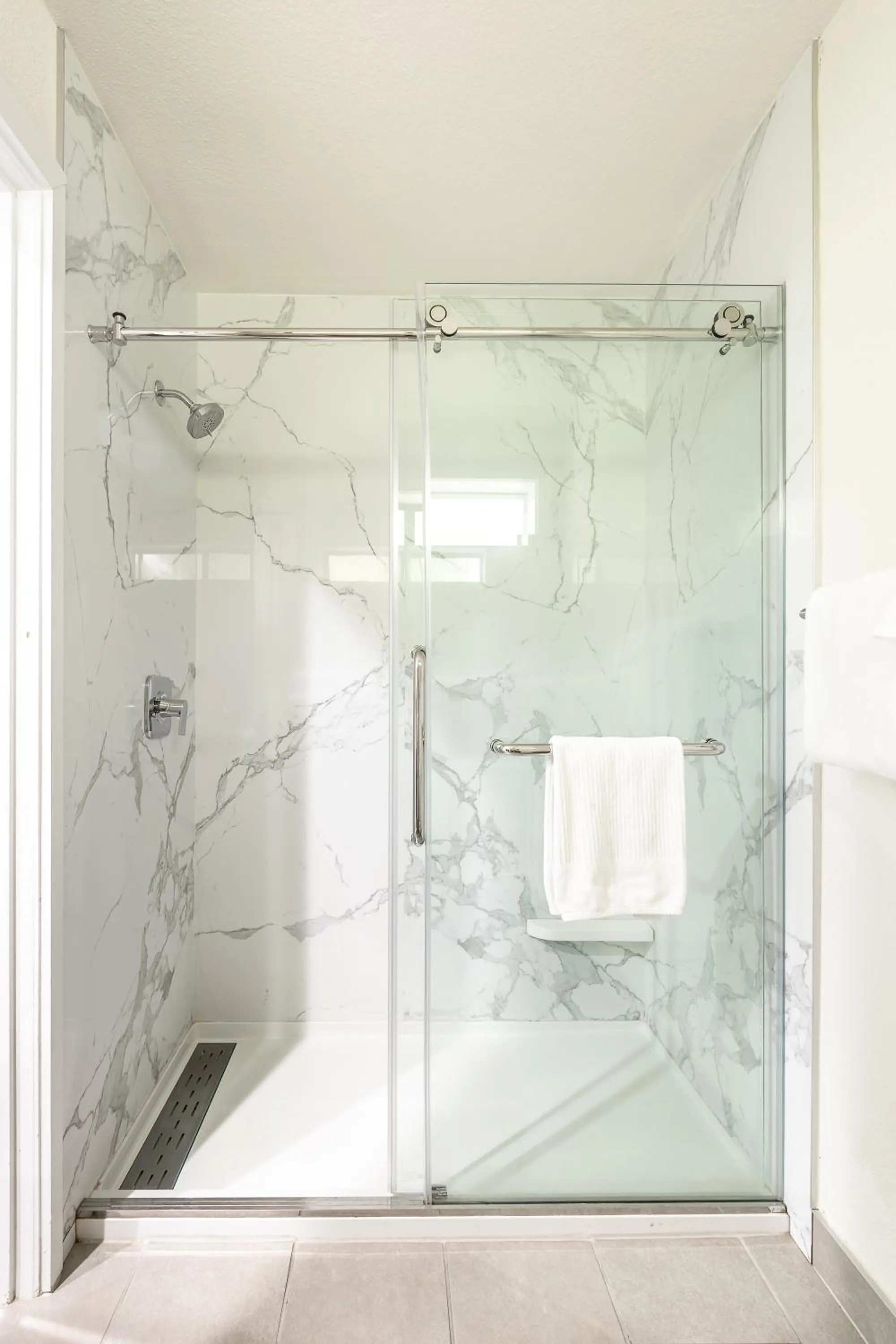 Deluxe Room in Jot's Resort