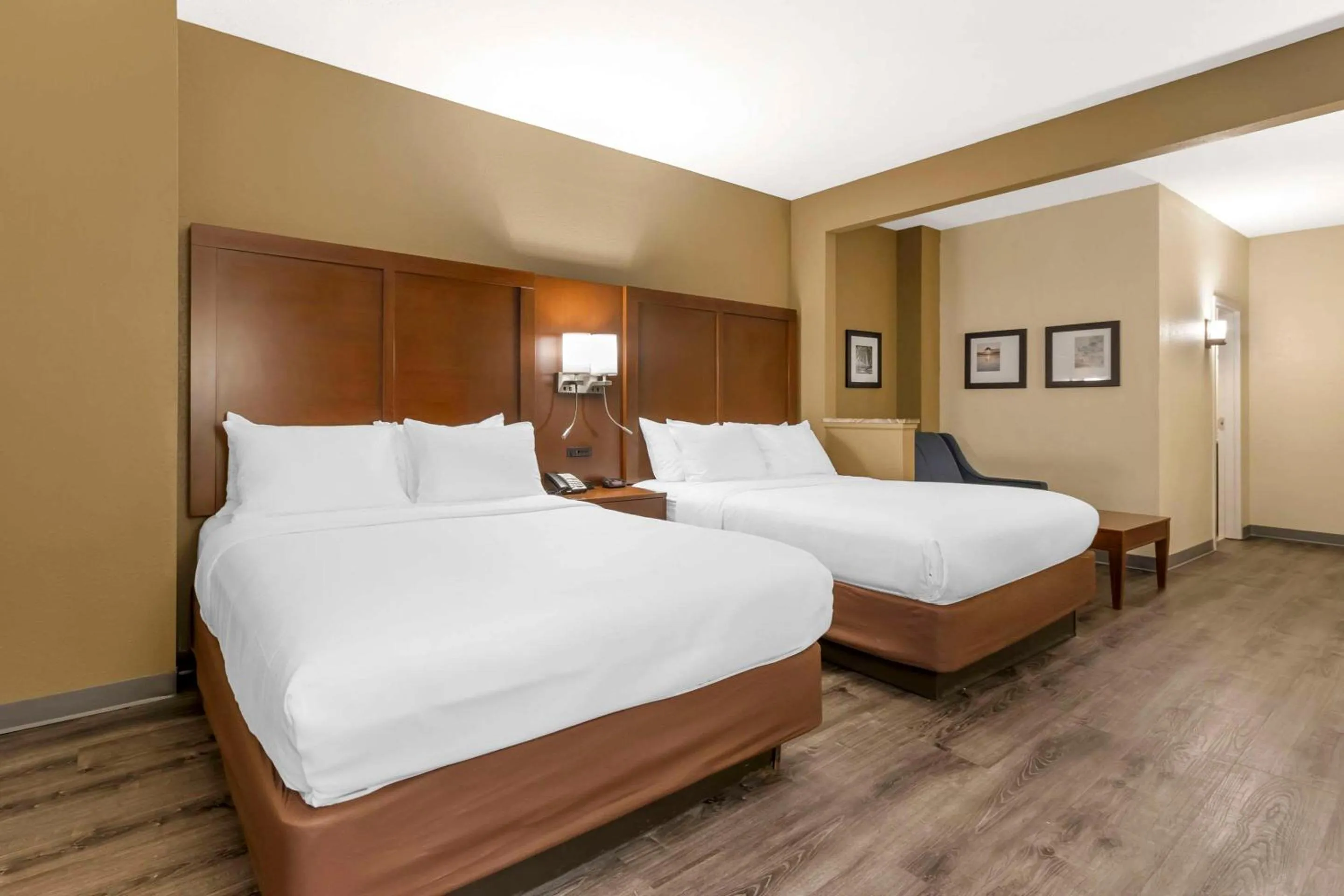 Queen Suite with Two Queen Beds - Non-Smoking in Comfort Suites At the University