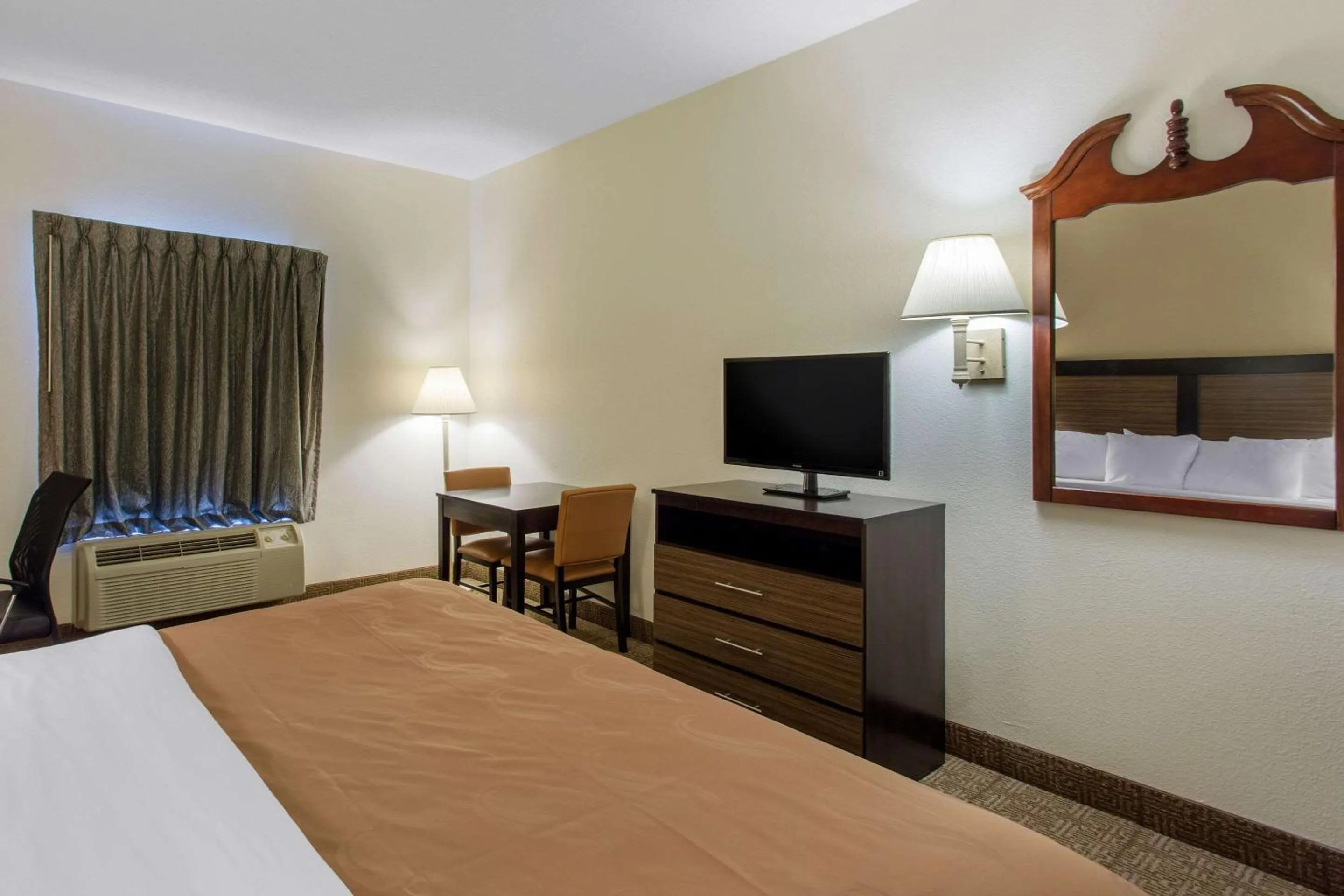 King Room - Non-Smoking in Quality Inn Surfside Myrtle Beach