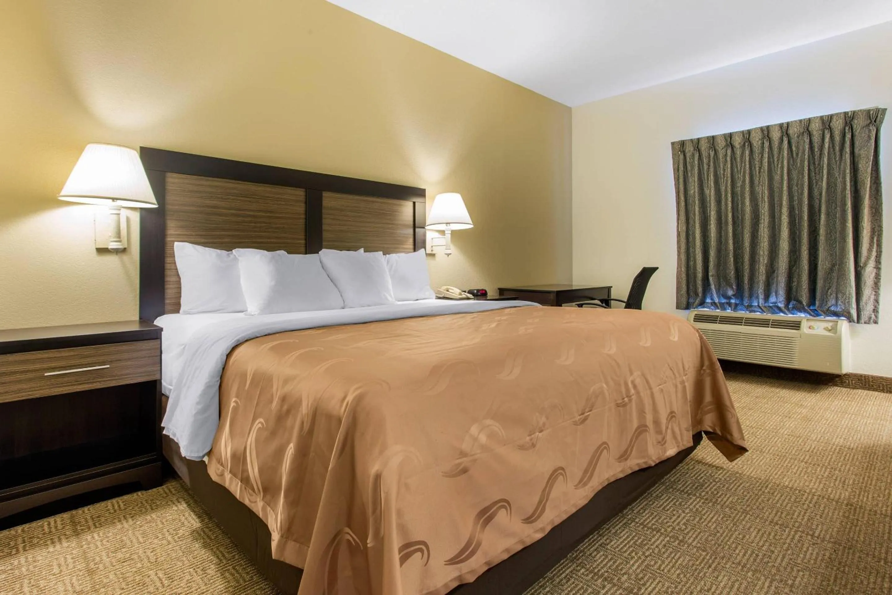 King Room - Non-Smoking in Quality Inn Surfside Myrtle Beach