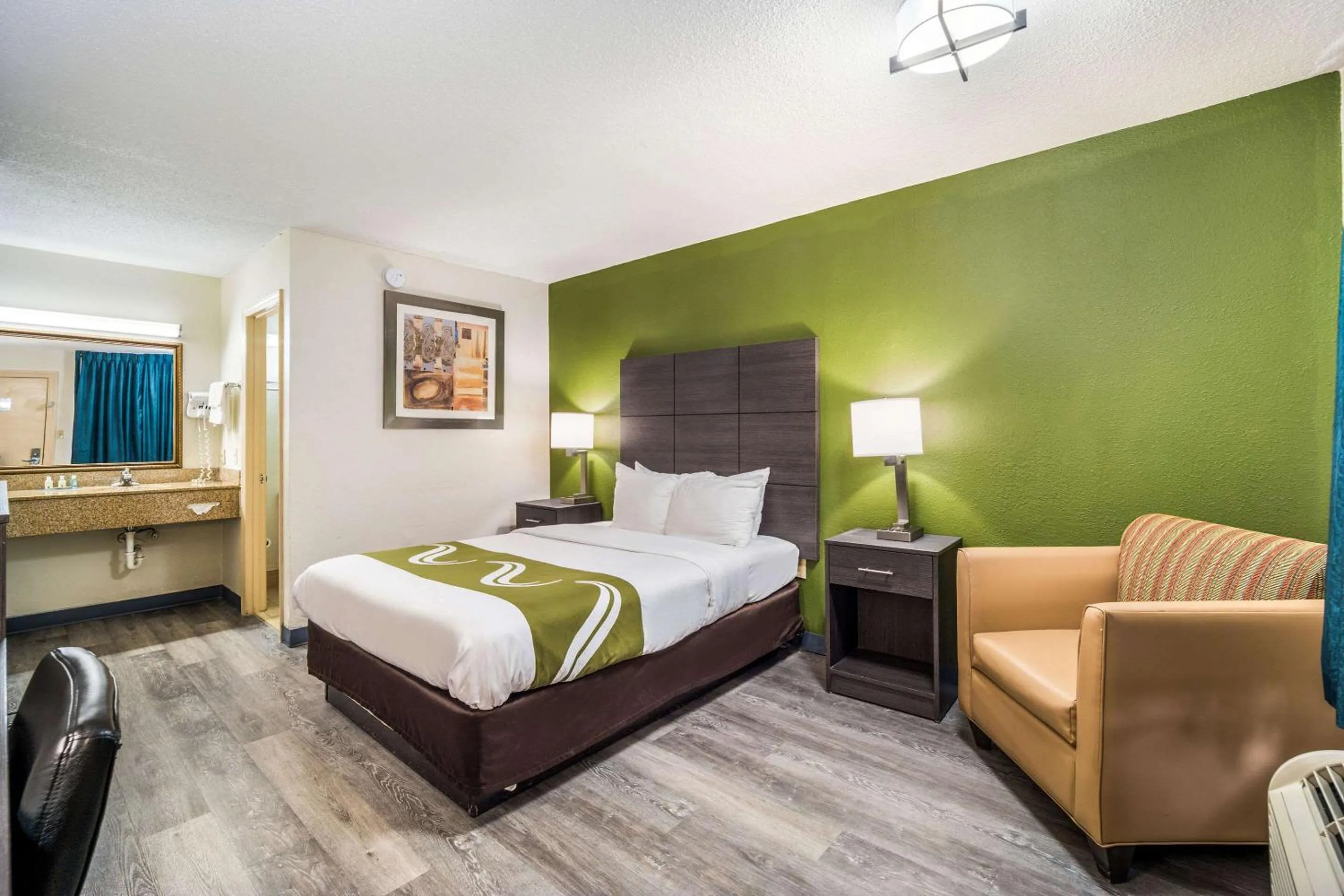 Queen Room - Non-Smoking in Quality Inn Columbia Airport