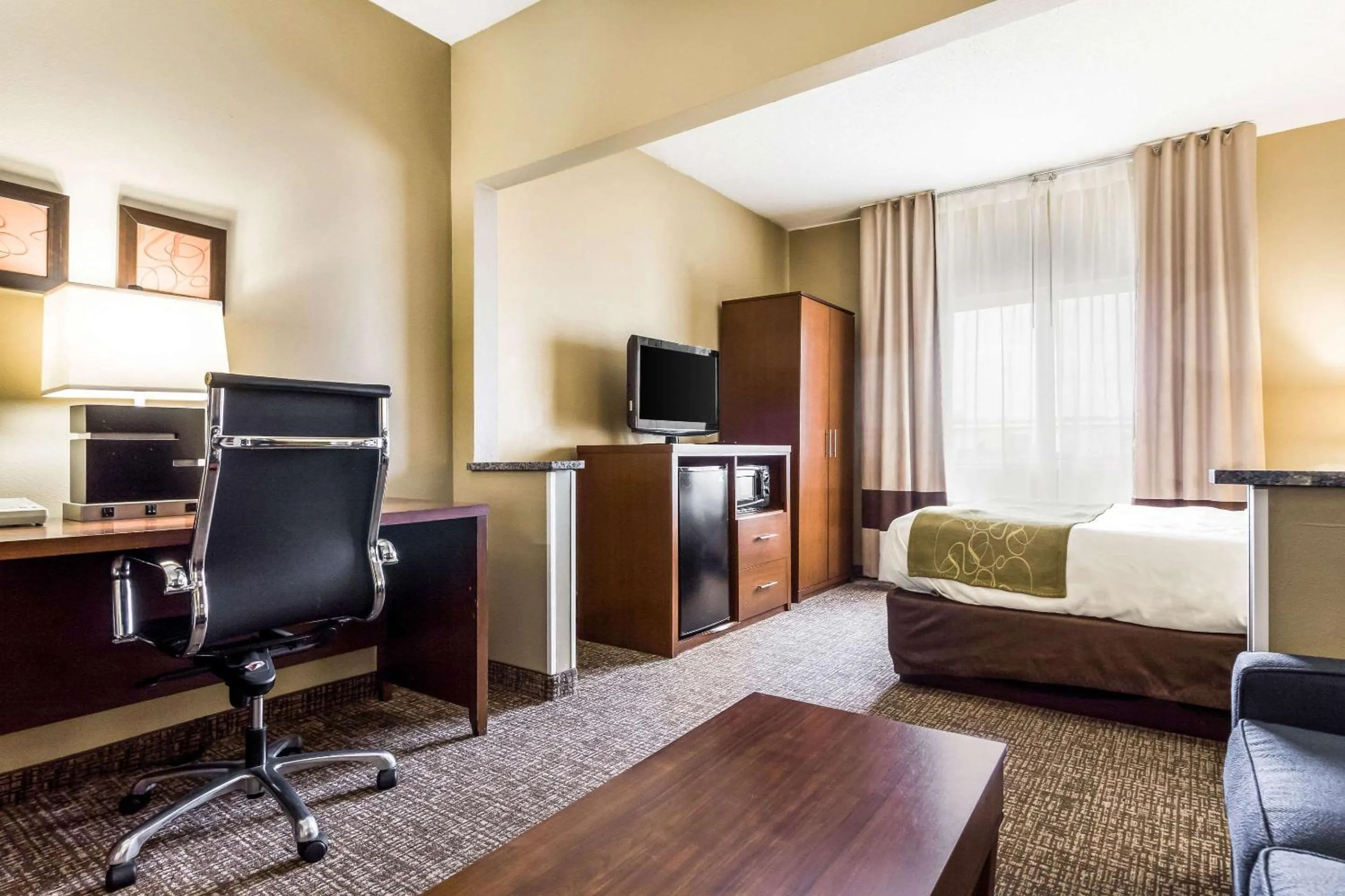 Queen Suite - Non-Smoking in Comfort Suites Sioux Falls Mall District