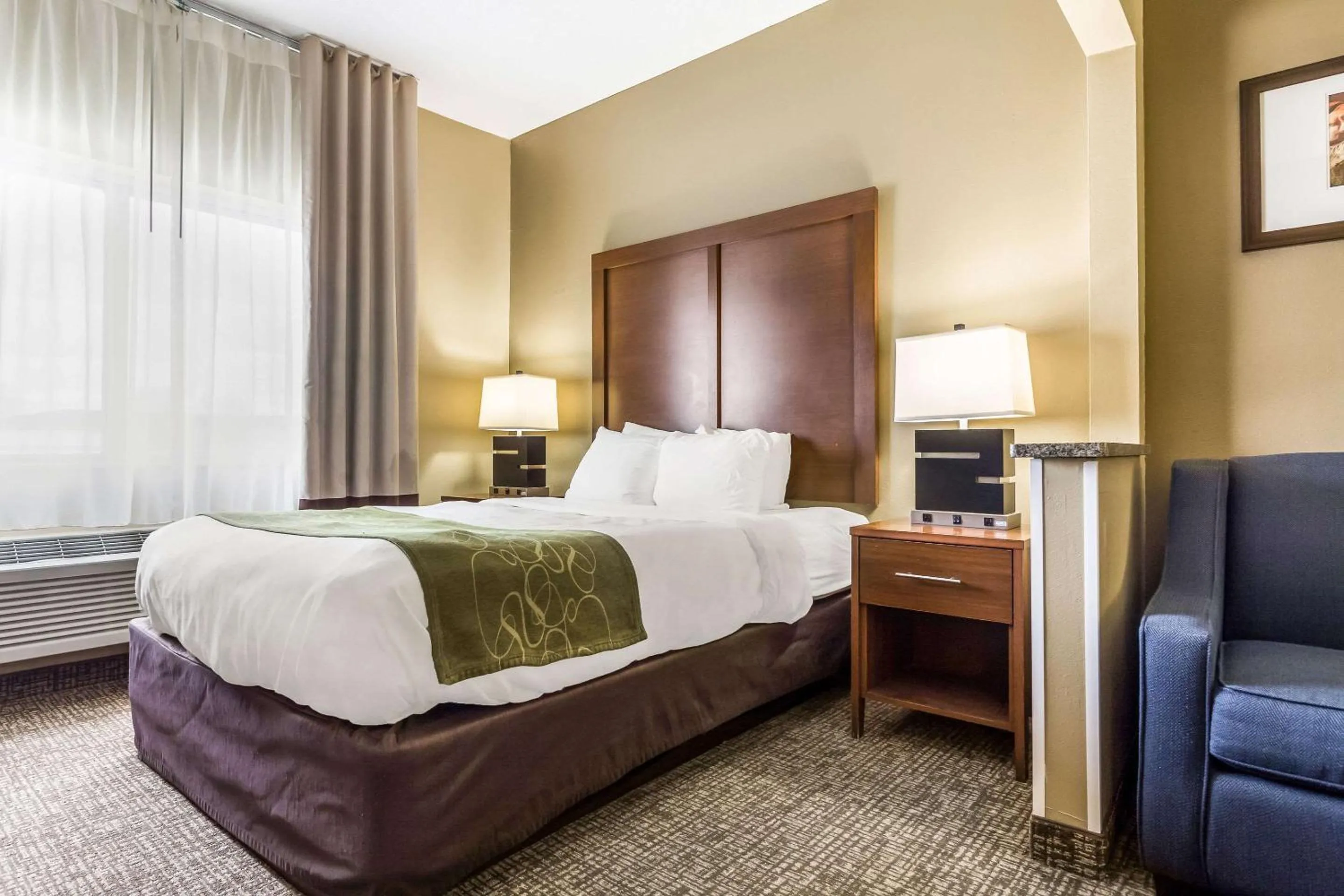 Queen Suite - Accessible/Non-Smoking in Comfort Suites Sioux Falls Mall District