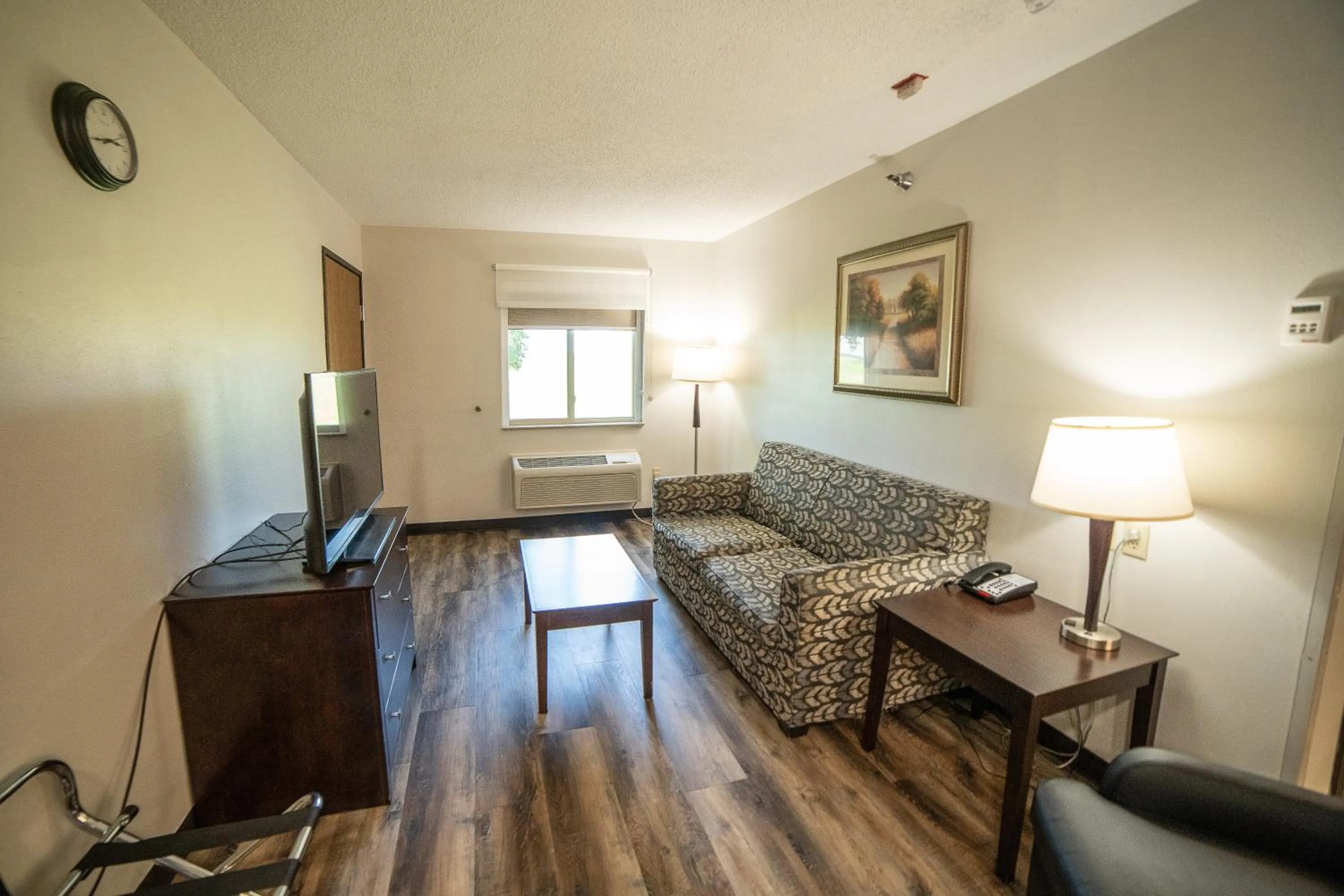 Queen Suite with Transfer Shower - Accessible/Non-Smoking in Quality Inn & Suites Watertown near Prairie Lakes Ice Arena