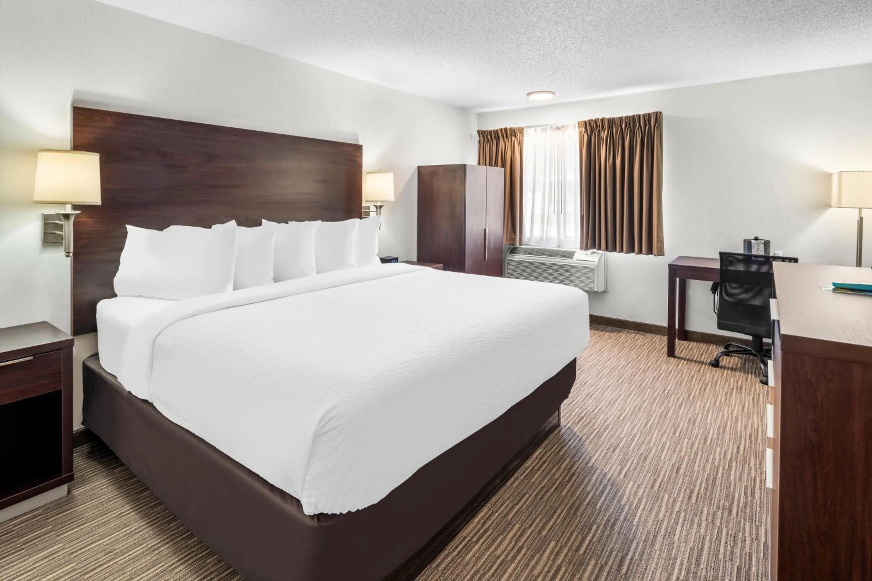 King Room - Disability Access/Non-Smoking in EverSpring Inn & Suites