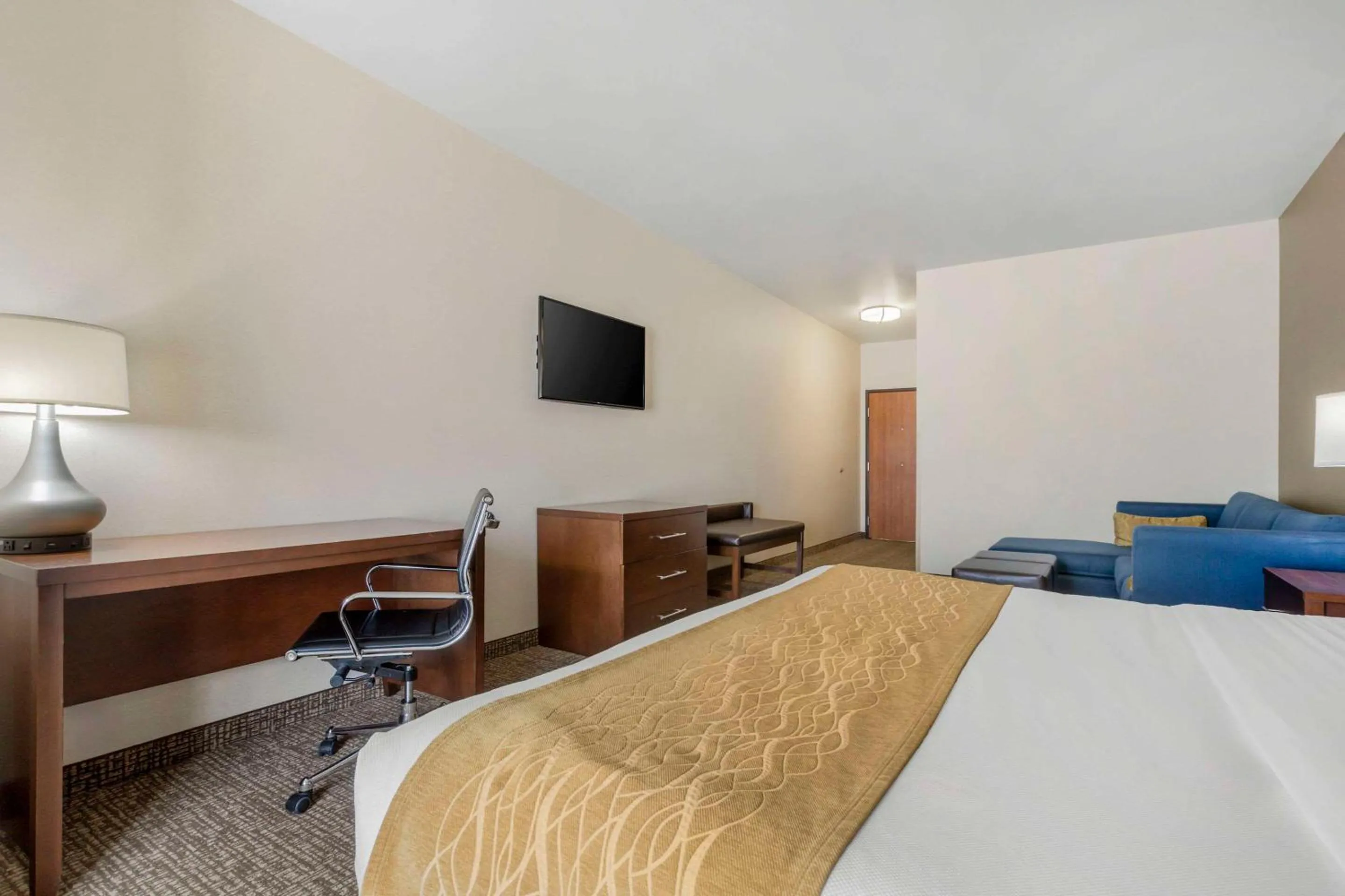 King Suite - Accessible/Non-Smoking in Comfort Inn & Suites Mitchell I-90