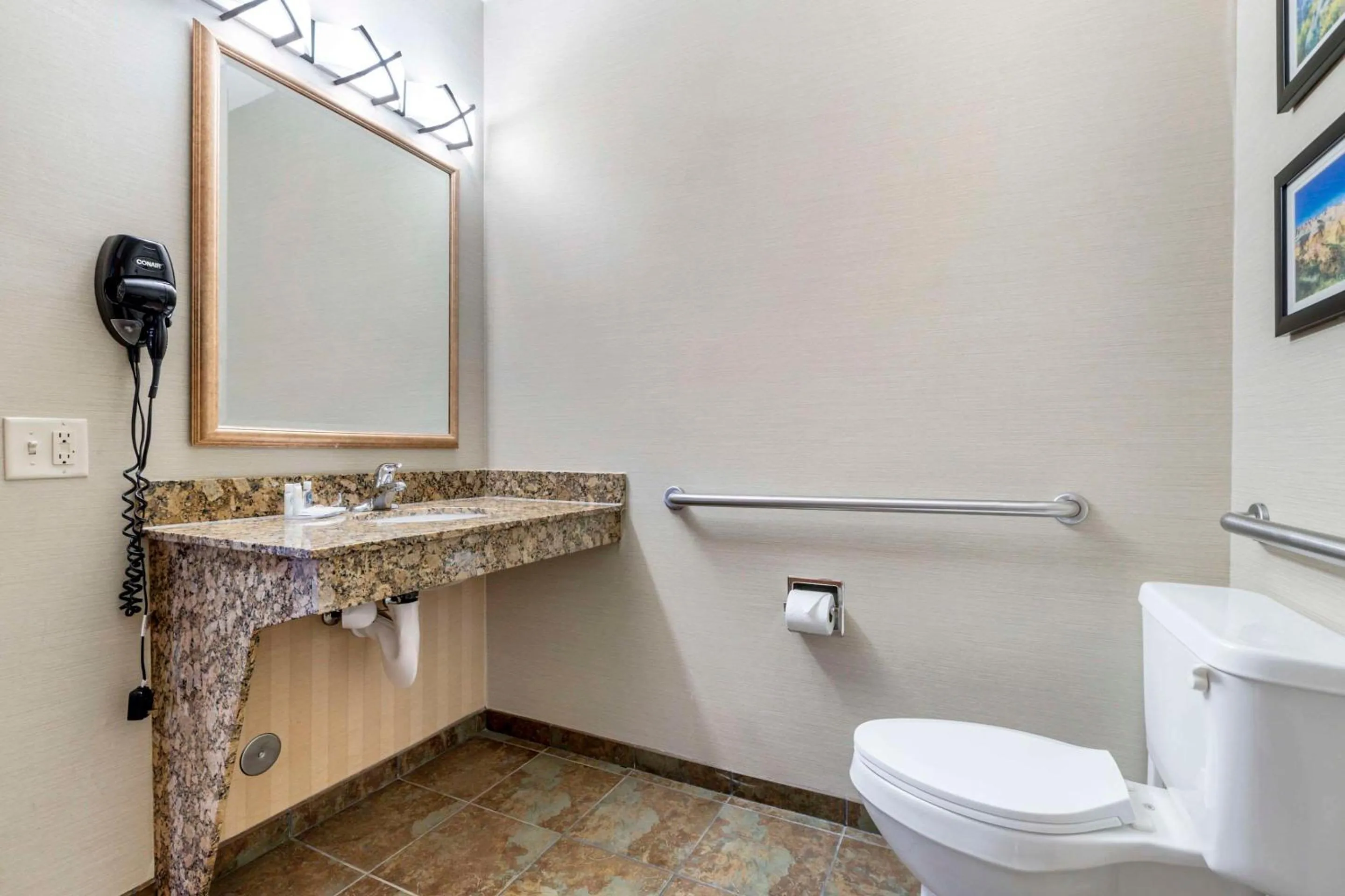 King Room - Accessible/Non-Smoking in Comfort Inn & Suites Mitchell I-90