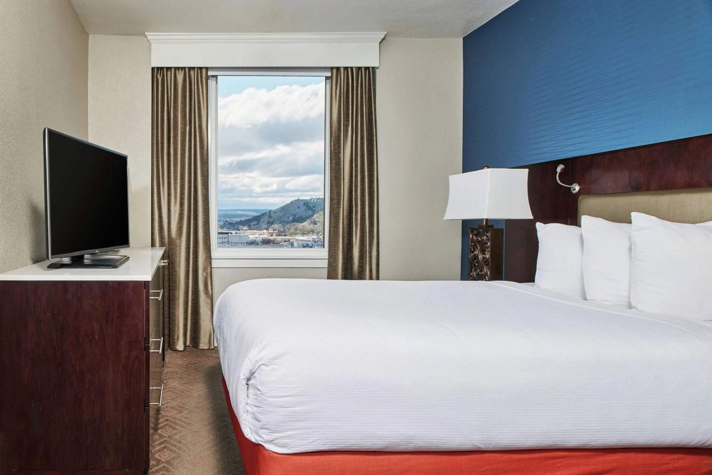 Standard Double Room in Hotel Alex Johnson Rapid City, Curio Collection by Hilton