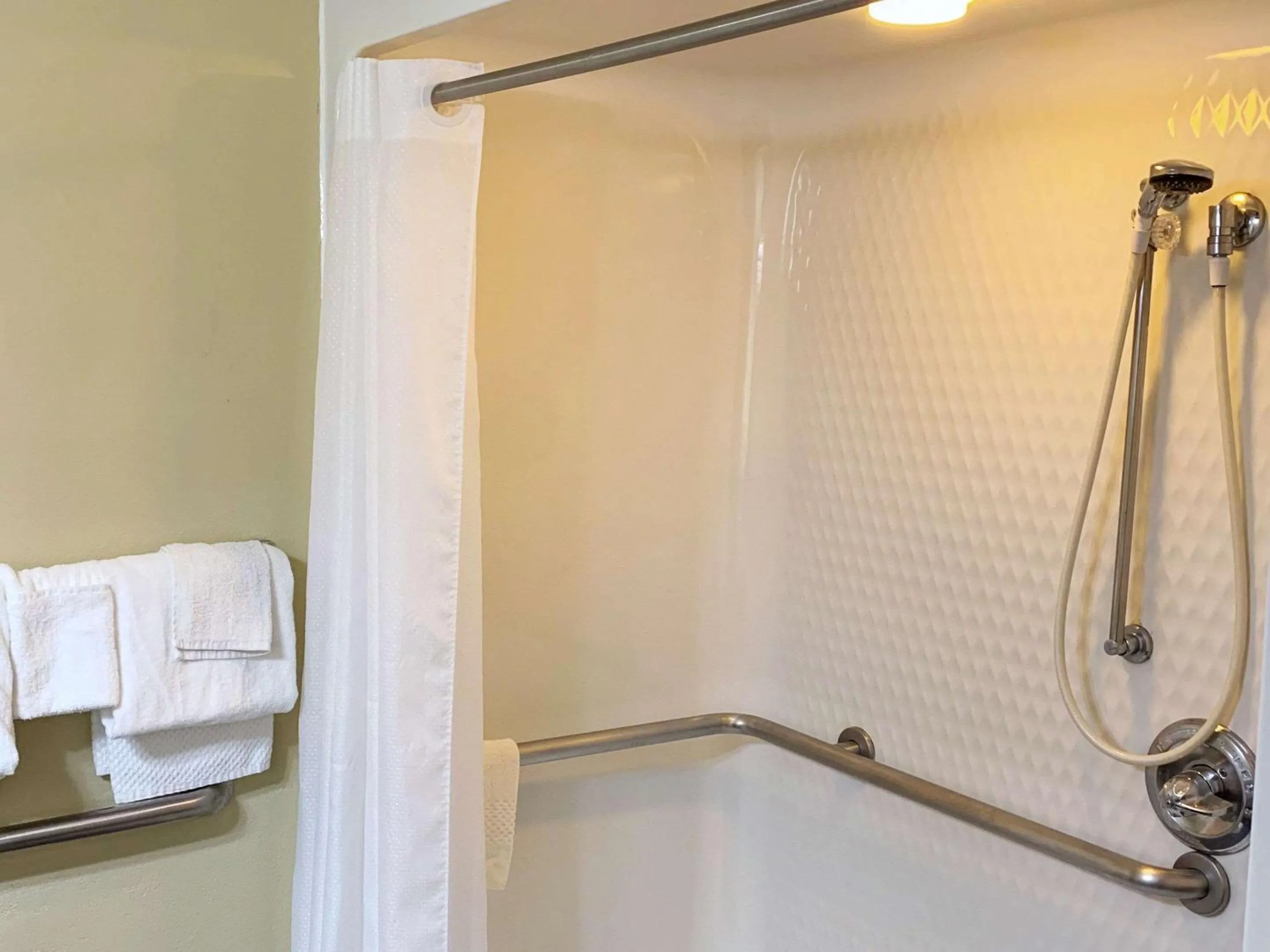 Queen Suite - Accessible/Non-Smoking in MainStay Suites Brentwood-Nashville