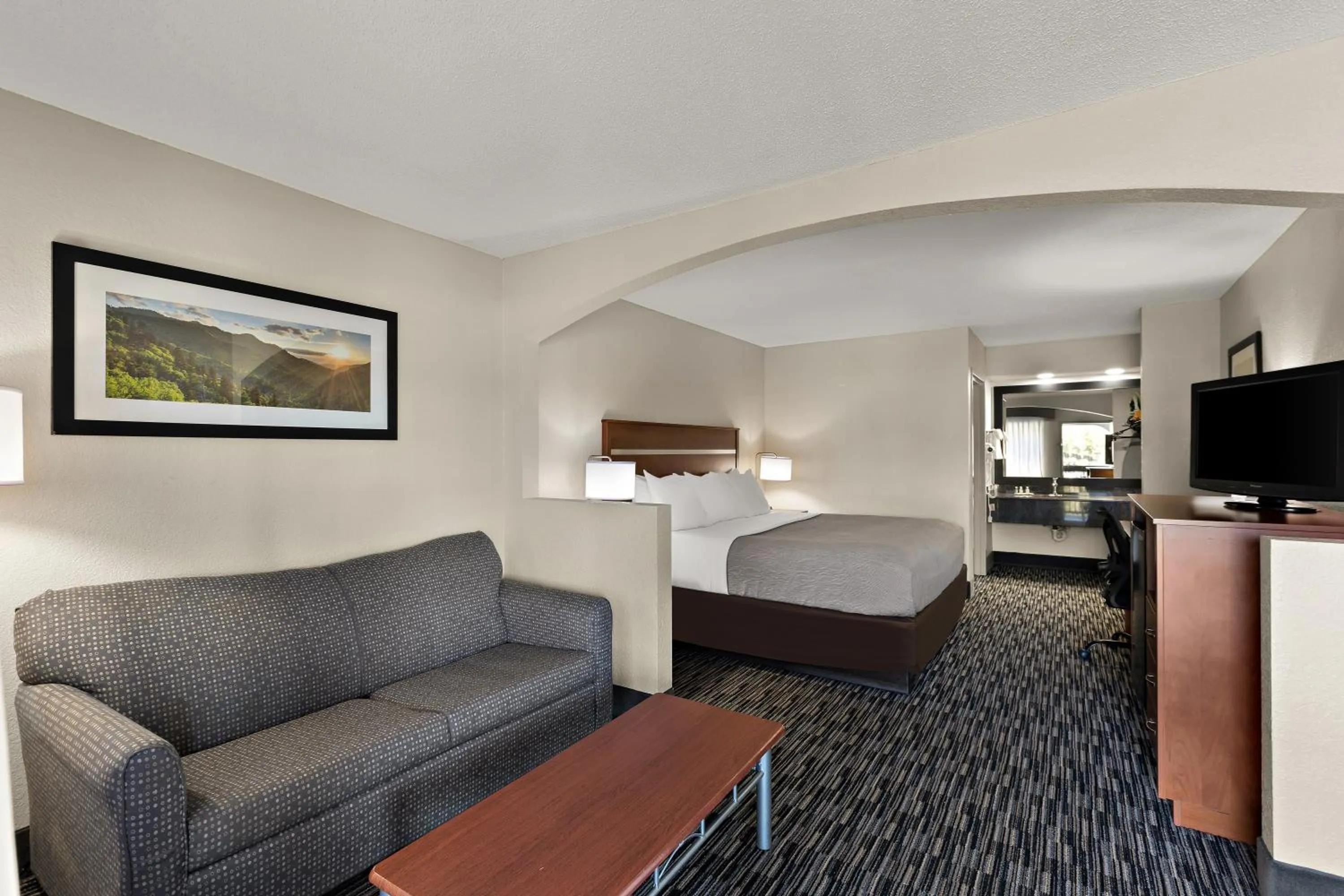 King Room with Sofa Bed - Smoking in Quality Inn Dandridge