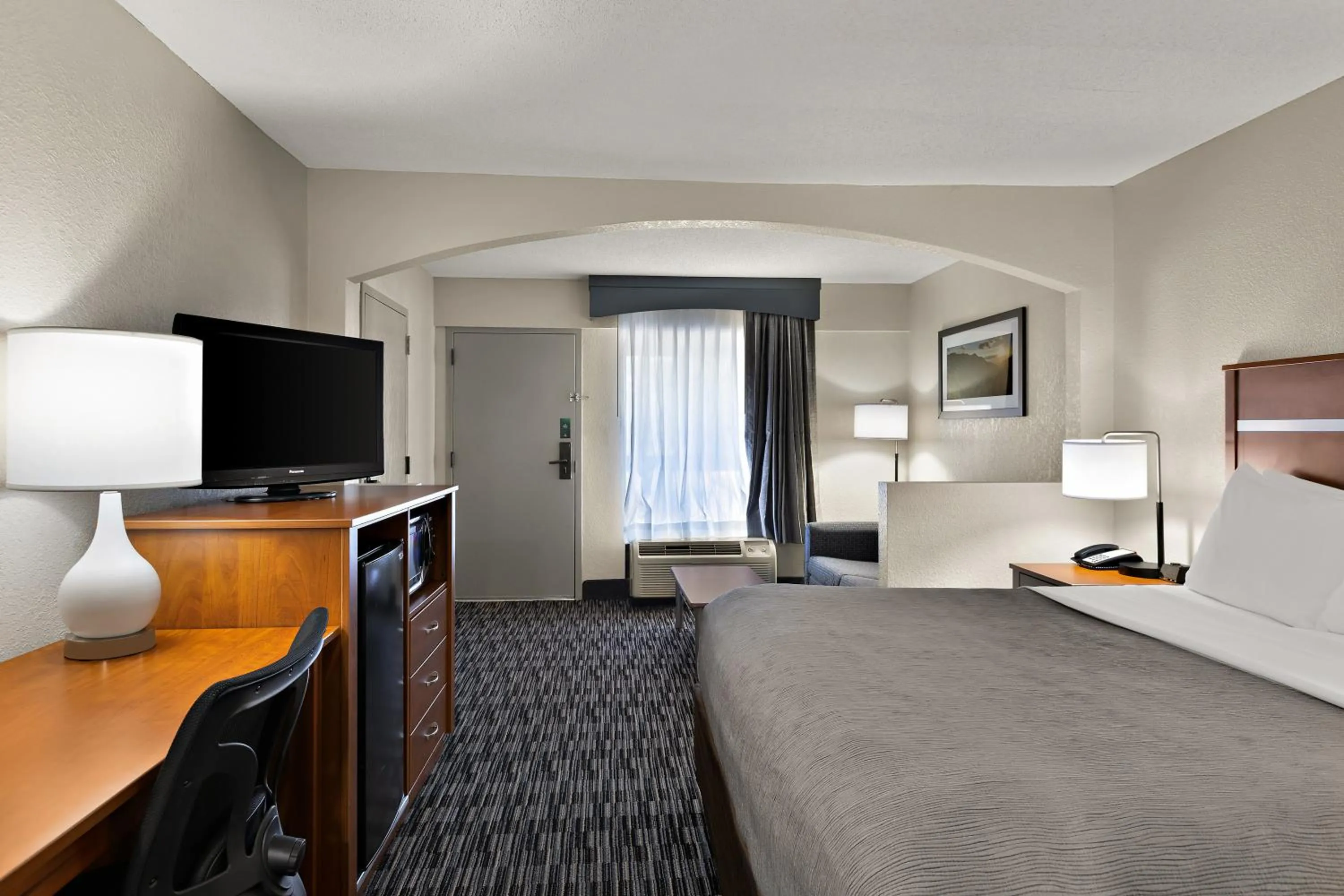 King Room - Non-Smoking in Quality Inn Dandridge