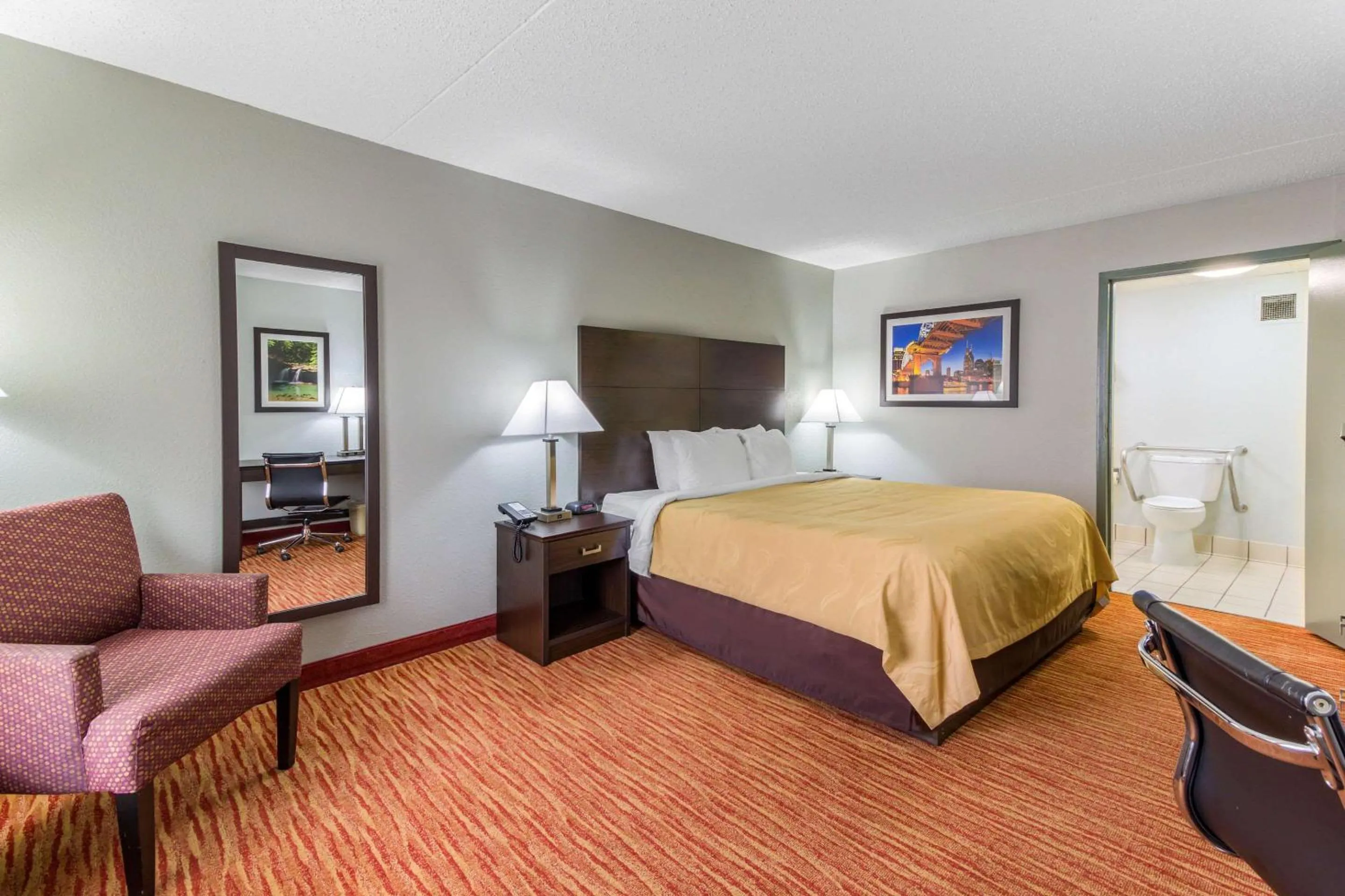 King Room - Non-Smoking in Quality Inn Goodlettsville