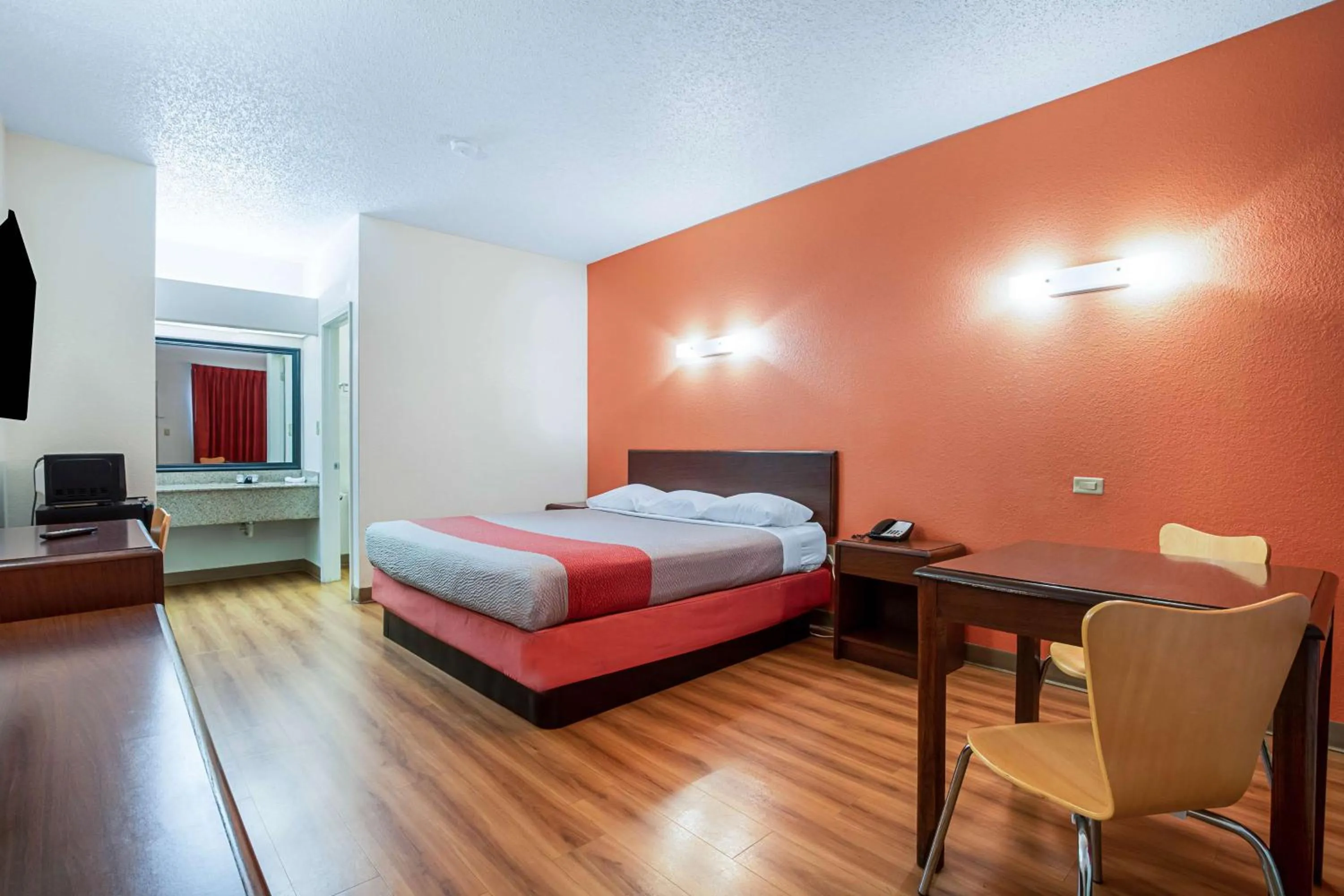 King Room - single occupancy - Smoking  in Motel 6-Covington, TN