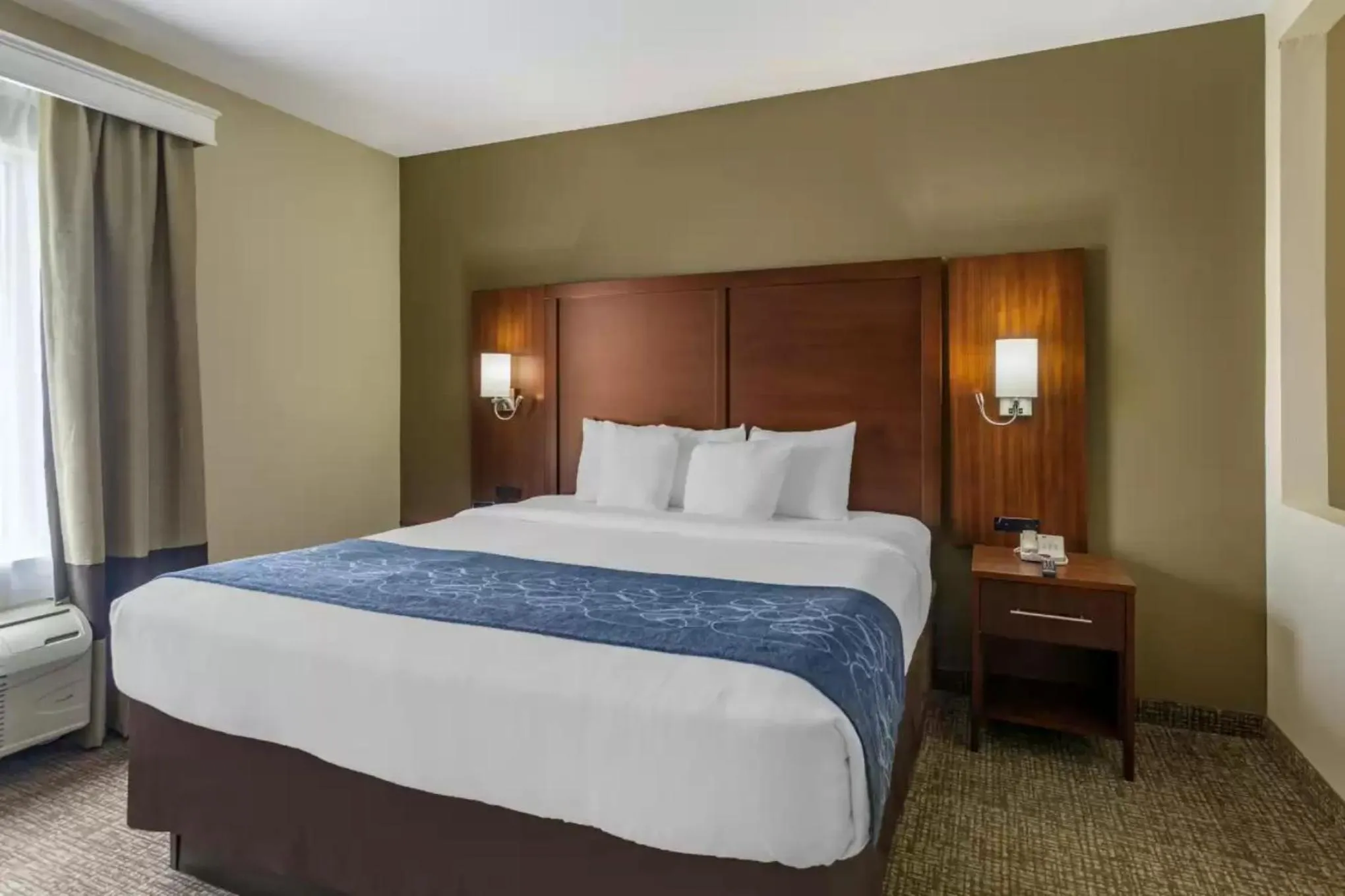 King Suite - Accessible/Non-Smoking in Comfort Suites At Rivergate Mall
