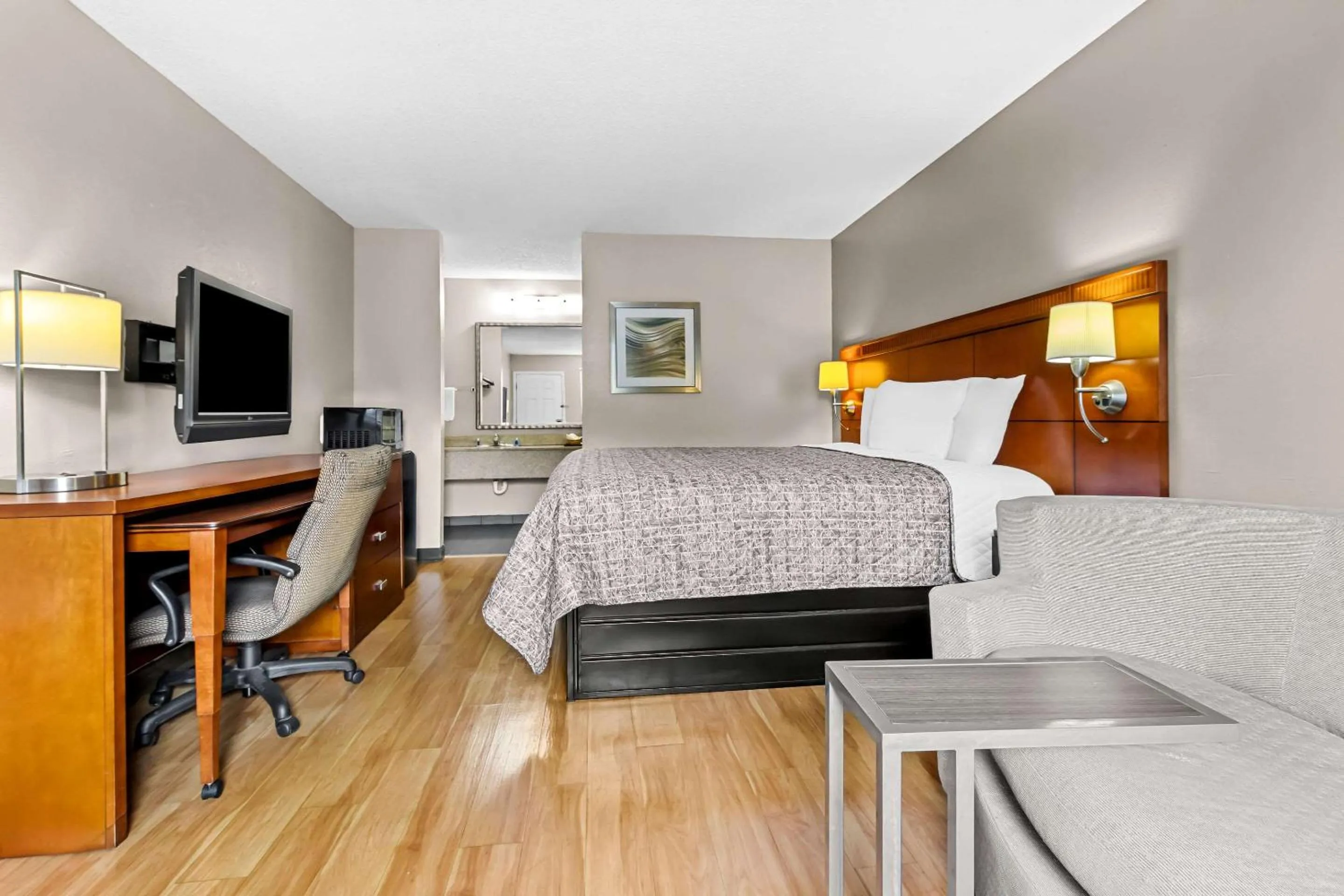 King Room - Smoking  in Rodeway Inn