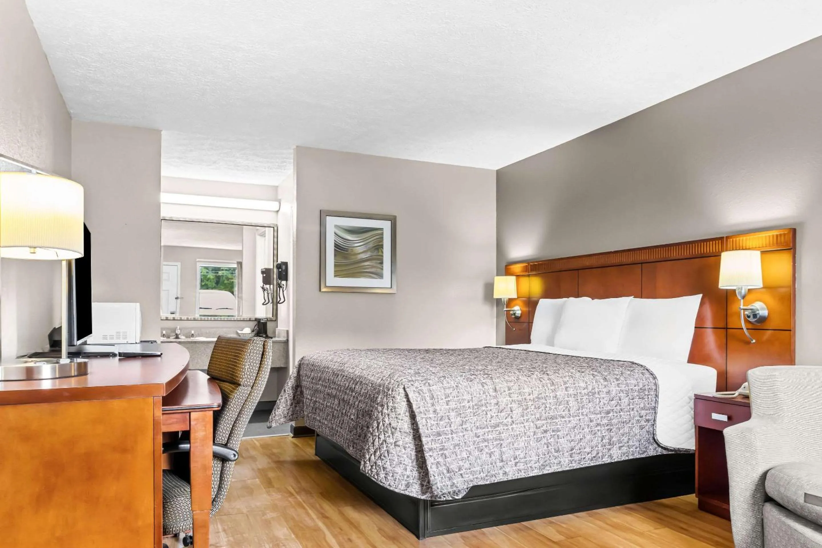 King Room - Non-Smoking in Rodeway Inn